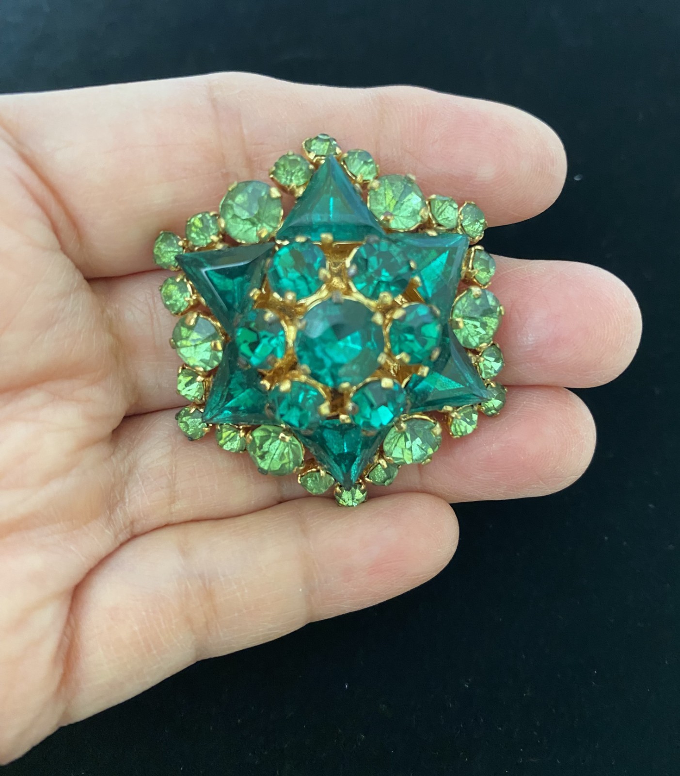 Vintage Emerald Green Rhinestone Starburst Brooch Gold Tone Statement Pin