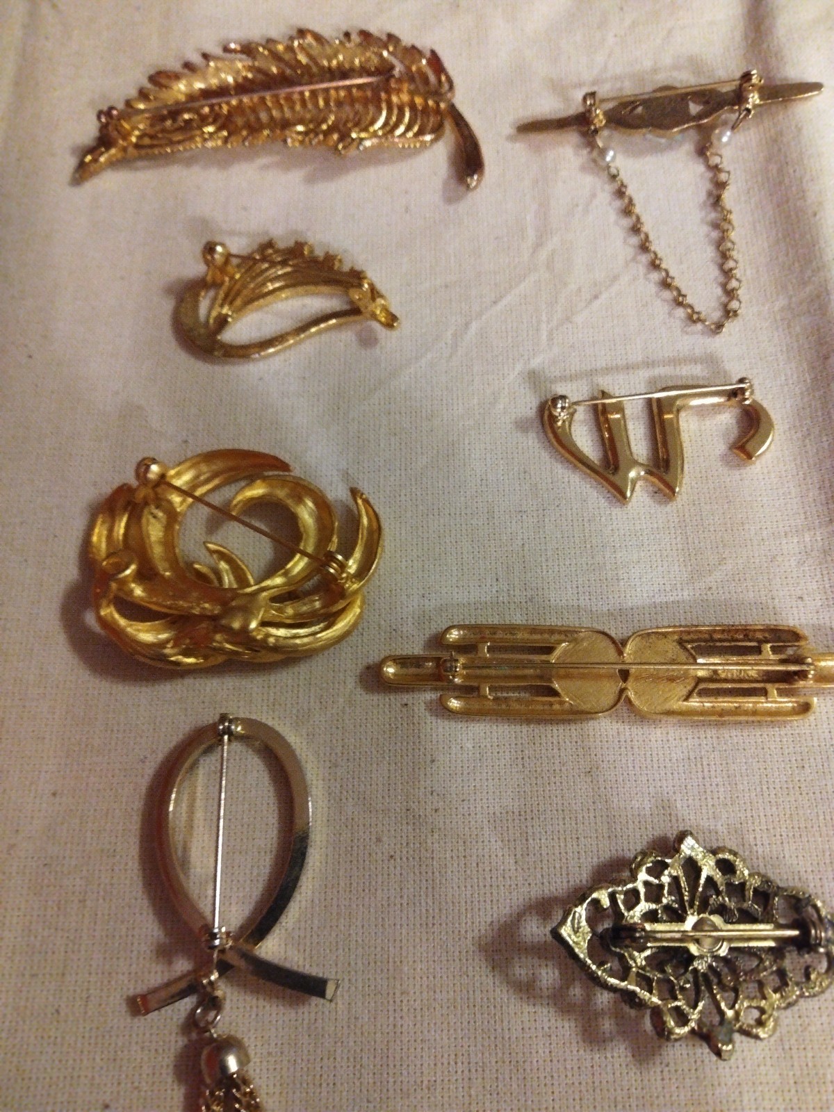 Lot of 8 Different Gold Tone Vintage To Now Brooches! ALL WEARABLE!
