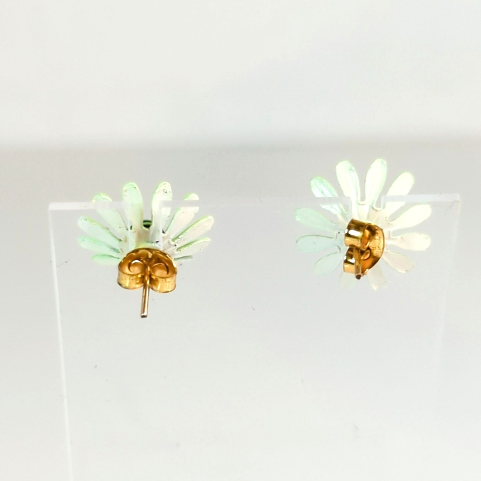 Vintage Green Daisy Flower Stud Earrings With Enamel Finish & Gold-Tone Backs