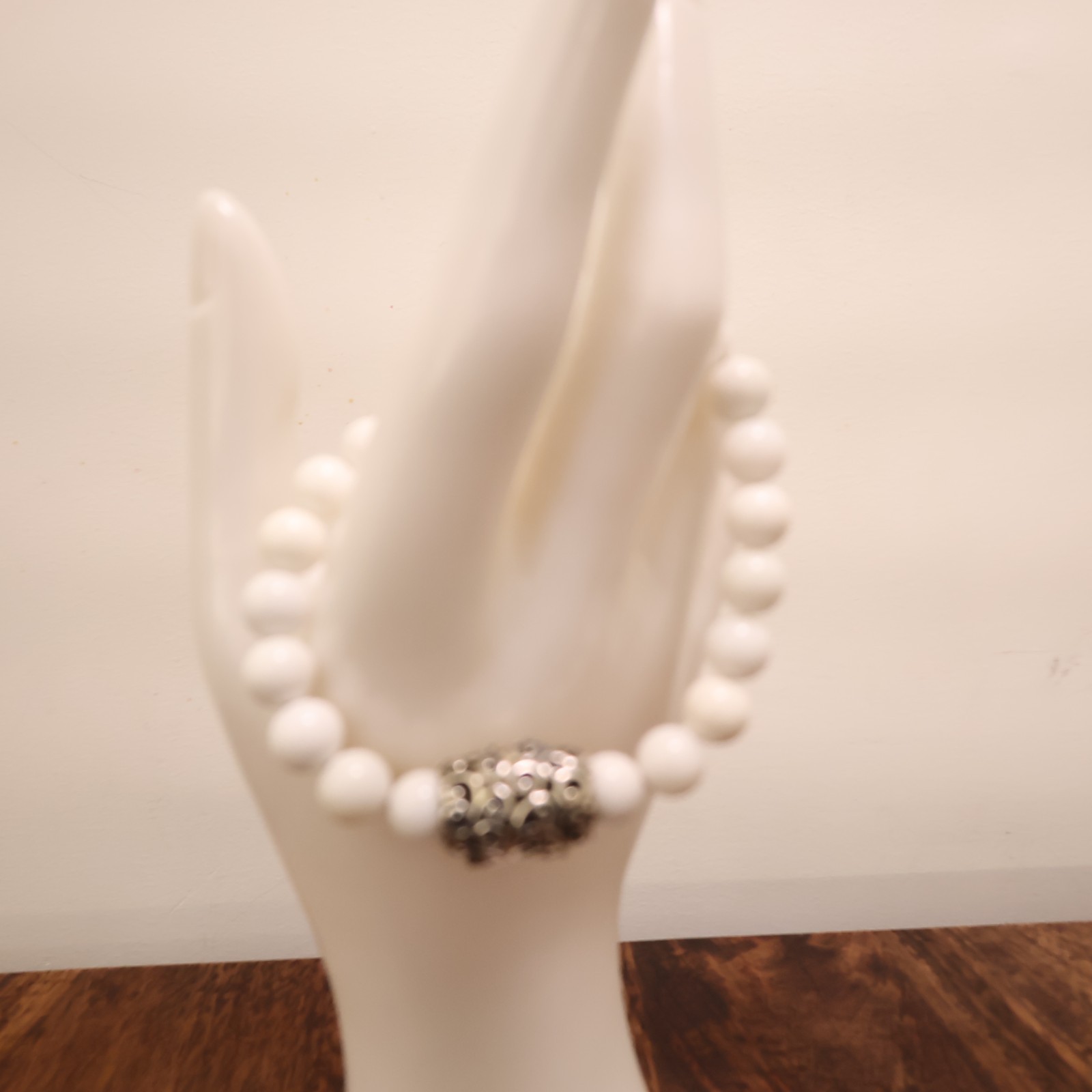 Carolyn Pollack bracelet Relios white agate beads silver magnetic clasp 6.75in