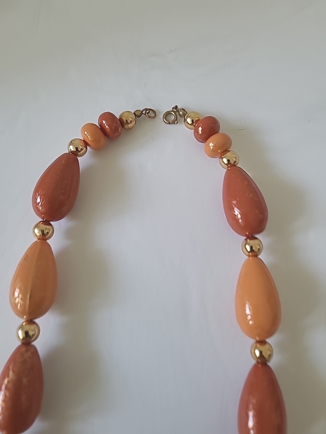 Vtg 24″ Speckled Gold Orange Cream Graduated Beaded Necklace w/Gold Tone Spacers