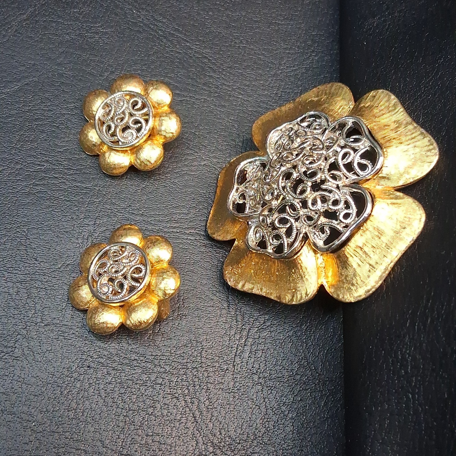 Vintage Two Tones Filigree Flower Brooch And Clip Earrings Set Gold Tone. 18.139