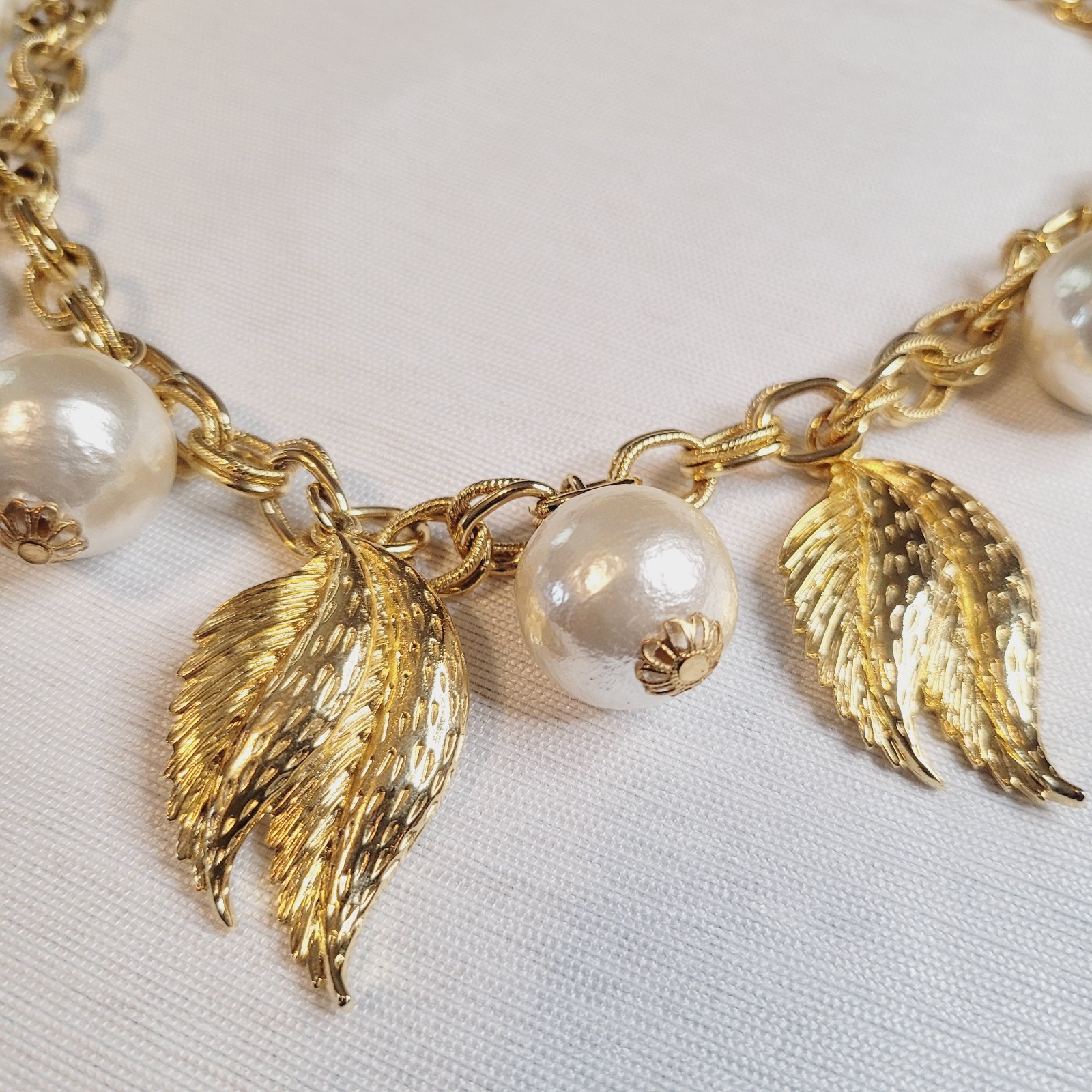 Gold Tone Double Link Rolo Necklace Textured Leaves Simulated Pearls 19 ” EUC
