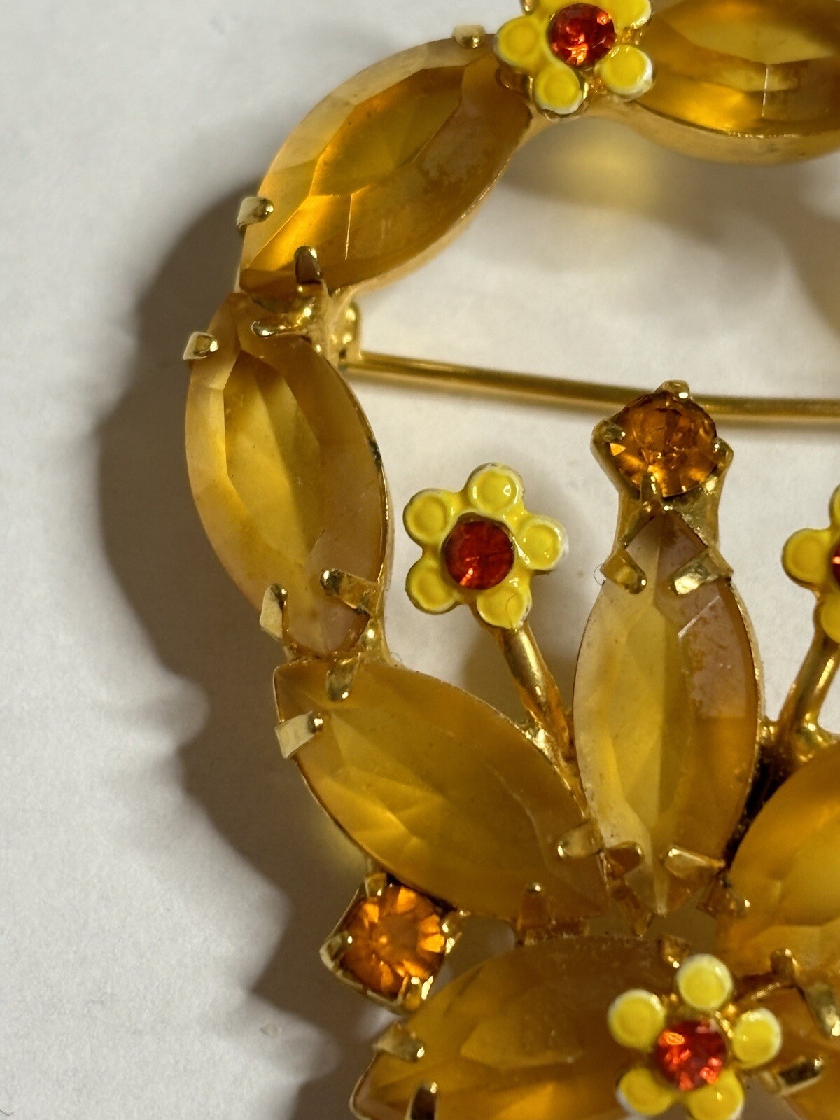 Vintage Style Wreath Shaped Pin Brooch With Flowers Gold Tone