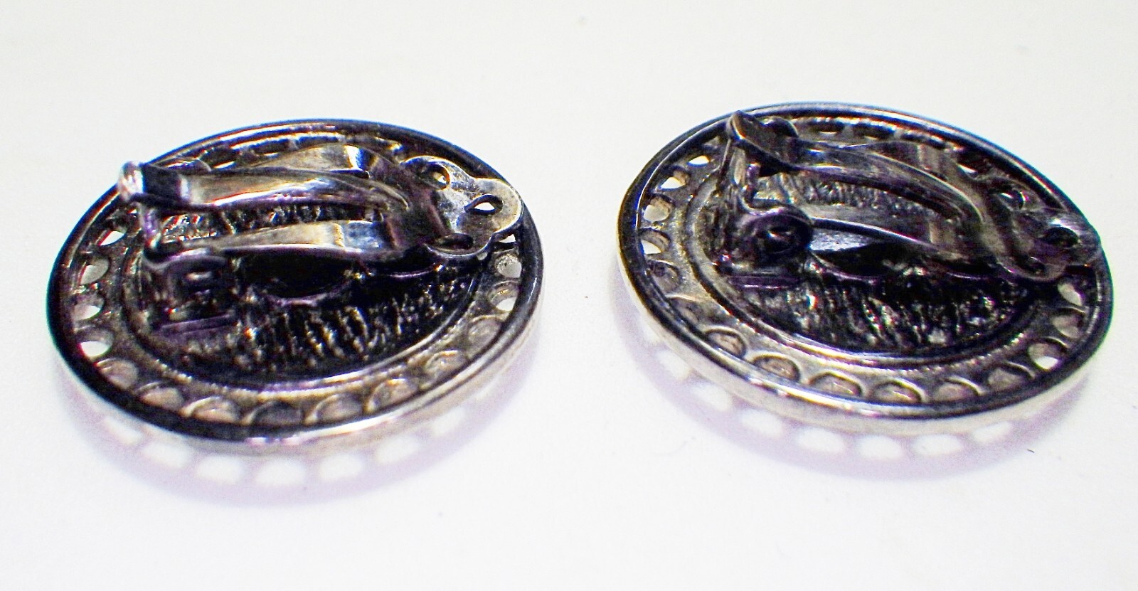 Vtg Signed BEATSON Bee/ATAAHUA New Zealand Paua Abalone Disk ST Clip Earrings
