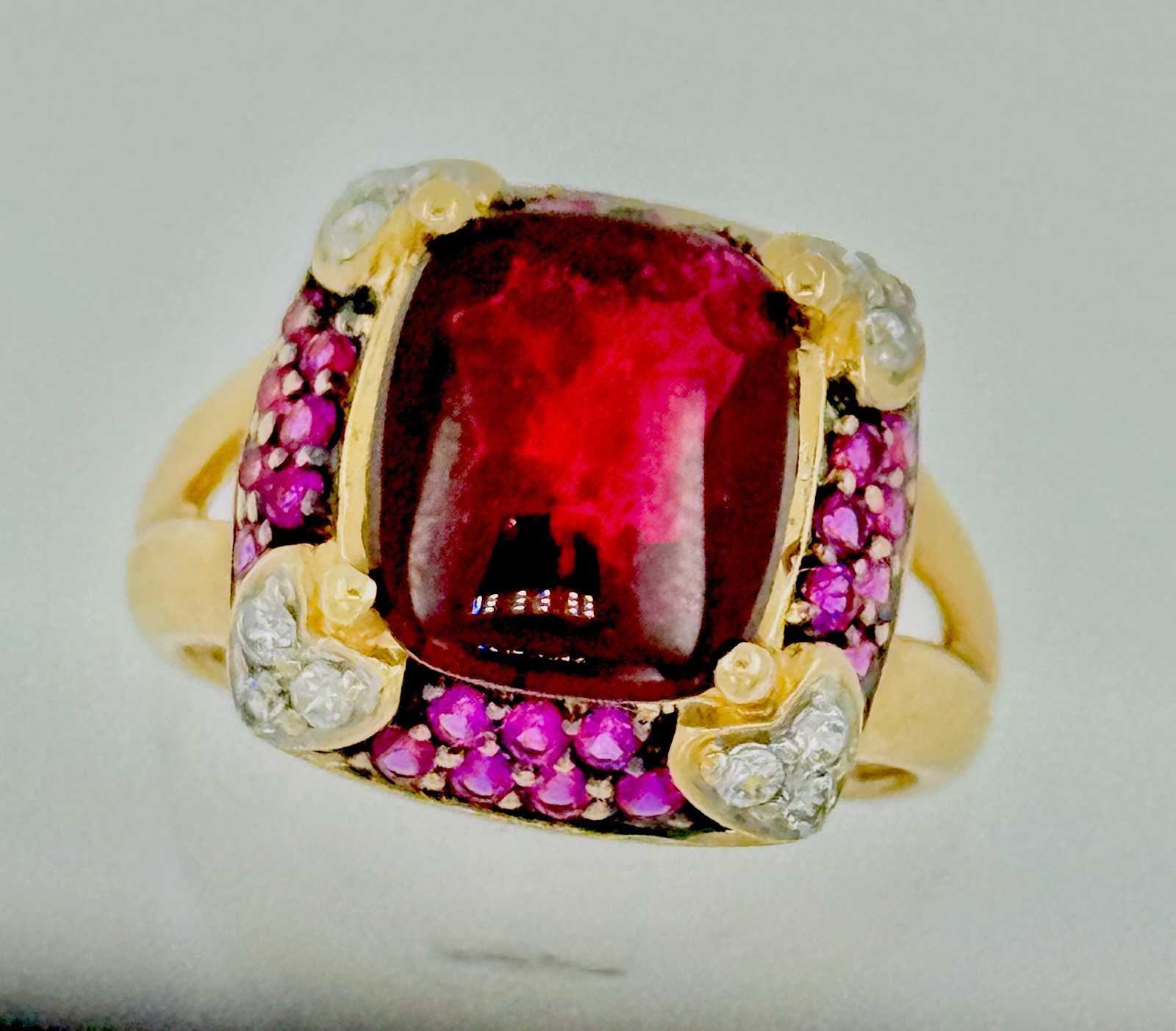 14K Gold gorgeous Garnet,Safire & Diamonds Ring MEDA size 6.25, 5g approximately