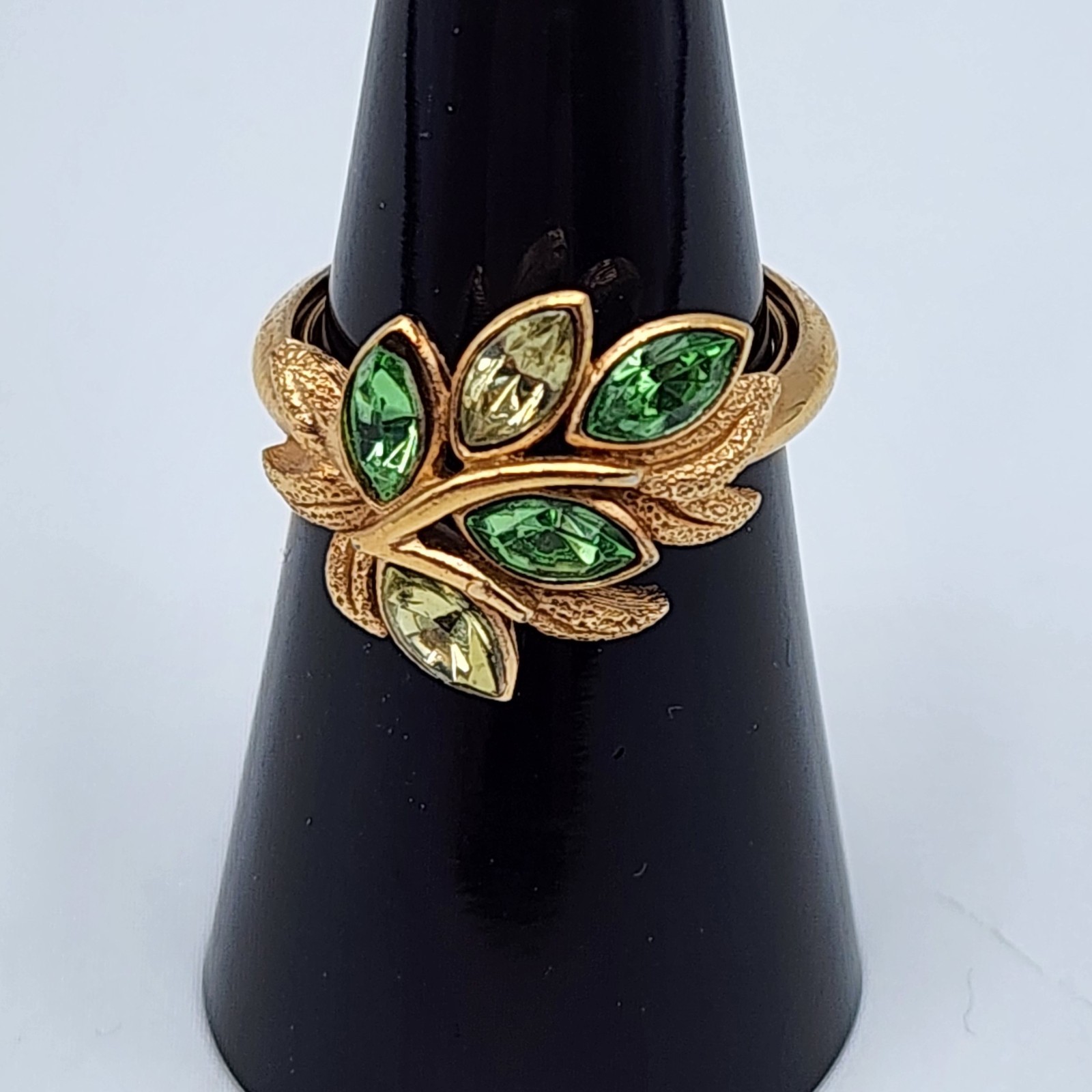 Avon Leaf Ring Citron Emerald Faux Gold Tone Sizer 6.5 Nature May Birthstone