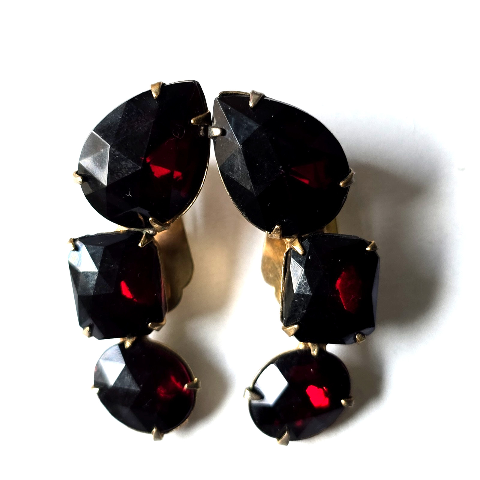 Vintage Faceted Garnet Red Faceted Glass Rhinestones Prong Earrings Clip on