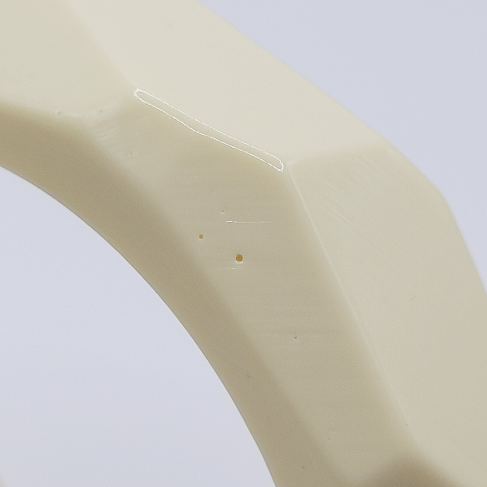 Vanilla Cream Off White Odd Angle Facet Acrylic Chunky 1980s Bangle Bracelet