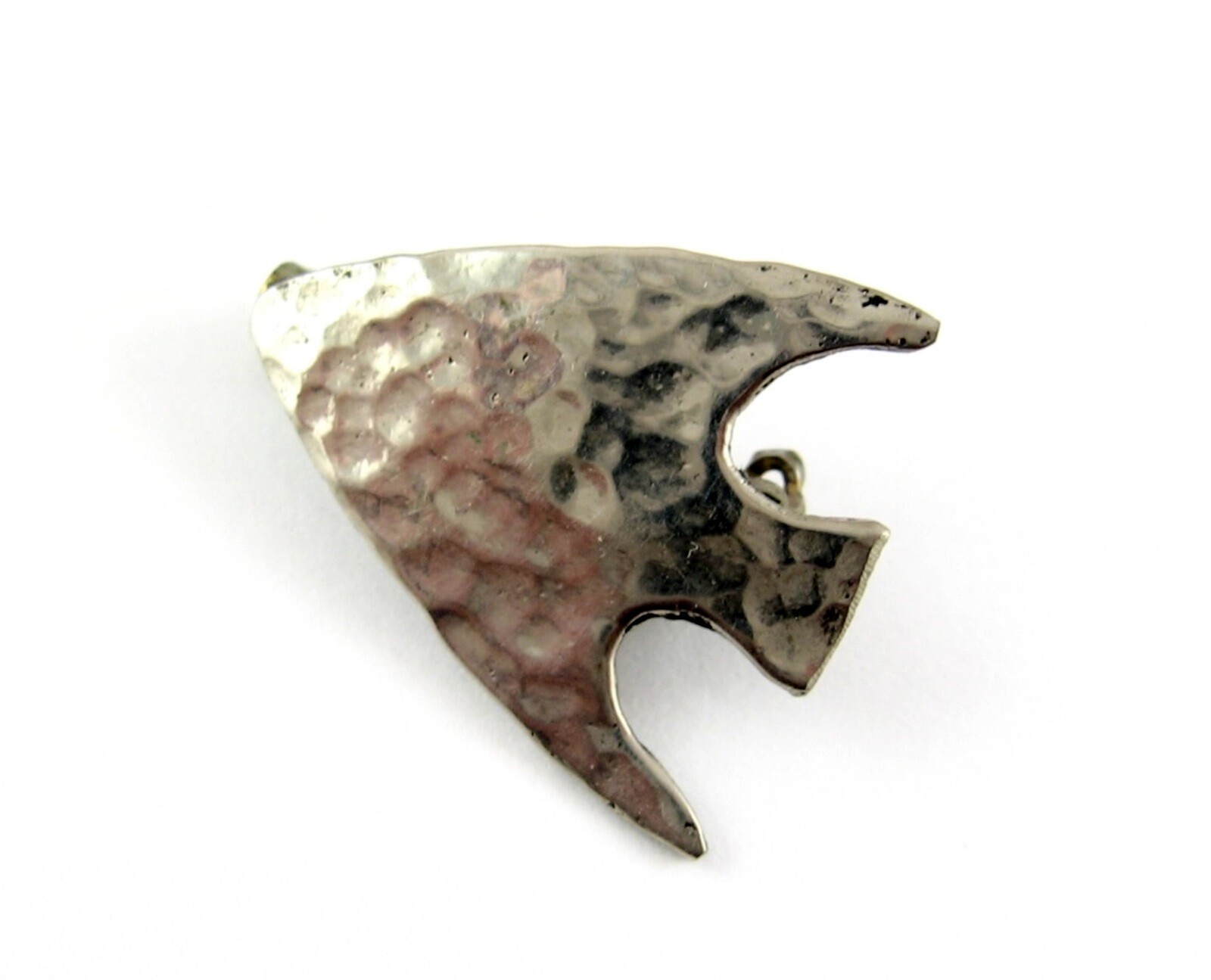 Hand Hammered ARROWHEAD PIN Vintage Small Brooch Silvertone Handcrafted 7/8″