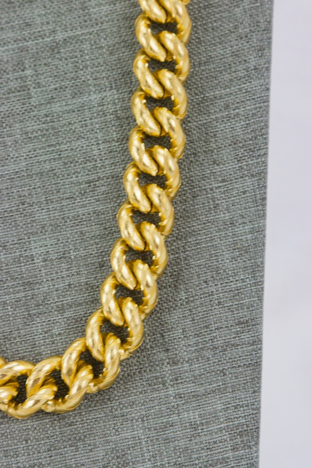 Anne Klein Large Gauge Gold Tone Necklace, Signed, Toggle Closure, 132gr