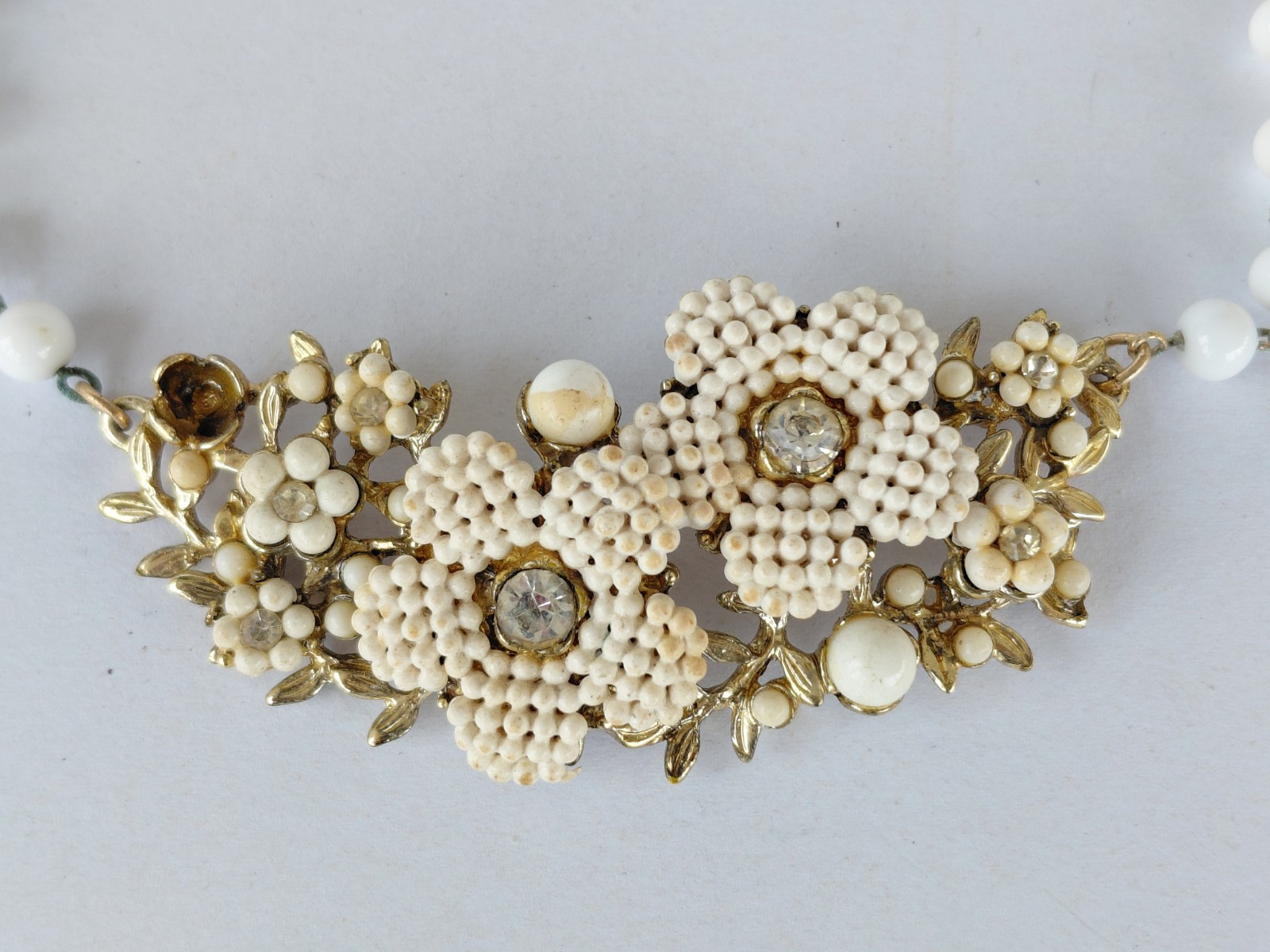 Vintage Necklace Choker Unsigned Gold Tone Tiny Flowers Faux Seed Pearls 17-18″