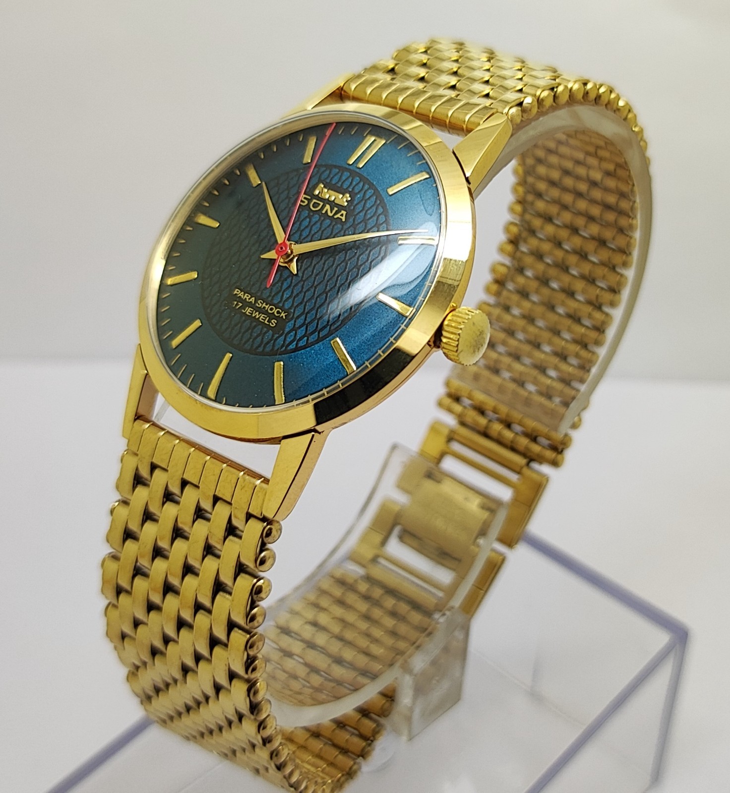 Vintage Hmt Sona Green Dial 17 Jewels Para Shock Mechanical hand winding Watch