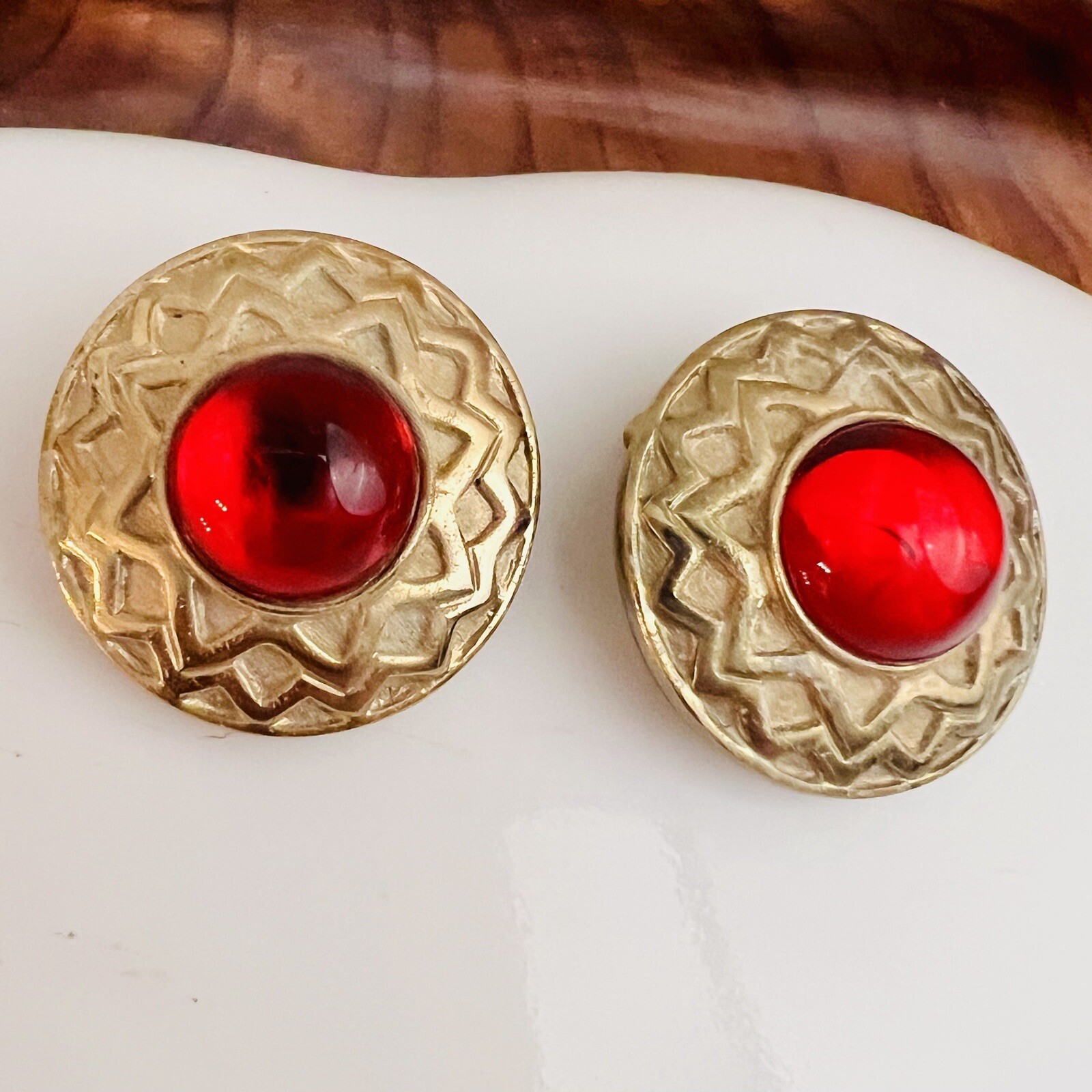 Vintage Galleria Gripoix Glass Earrings Cabochon Clip On Red Gold T Round 4620