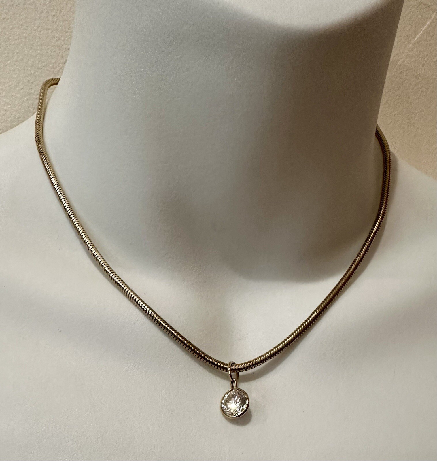 Vintage Gold Tone Necklace 15.5″ with Round 1/4″ Simulated Diamond