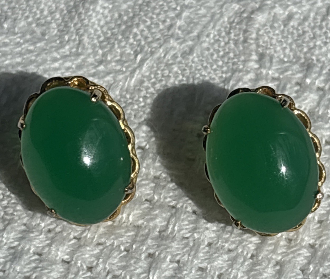 Vintage Jade Gemstone 2”x1.5”Pendant w/gold Tone Dragon Overlay,2 Jade Earrings