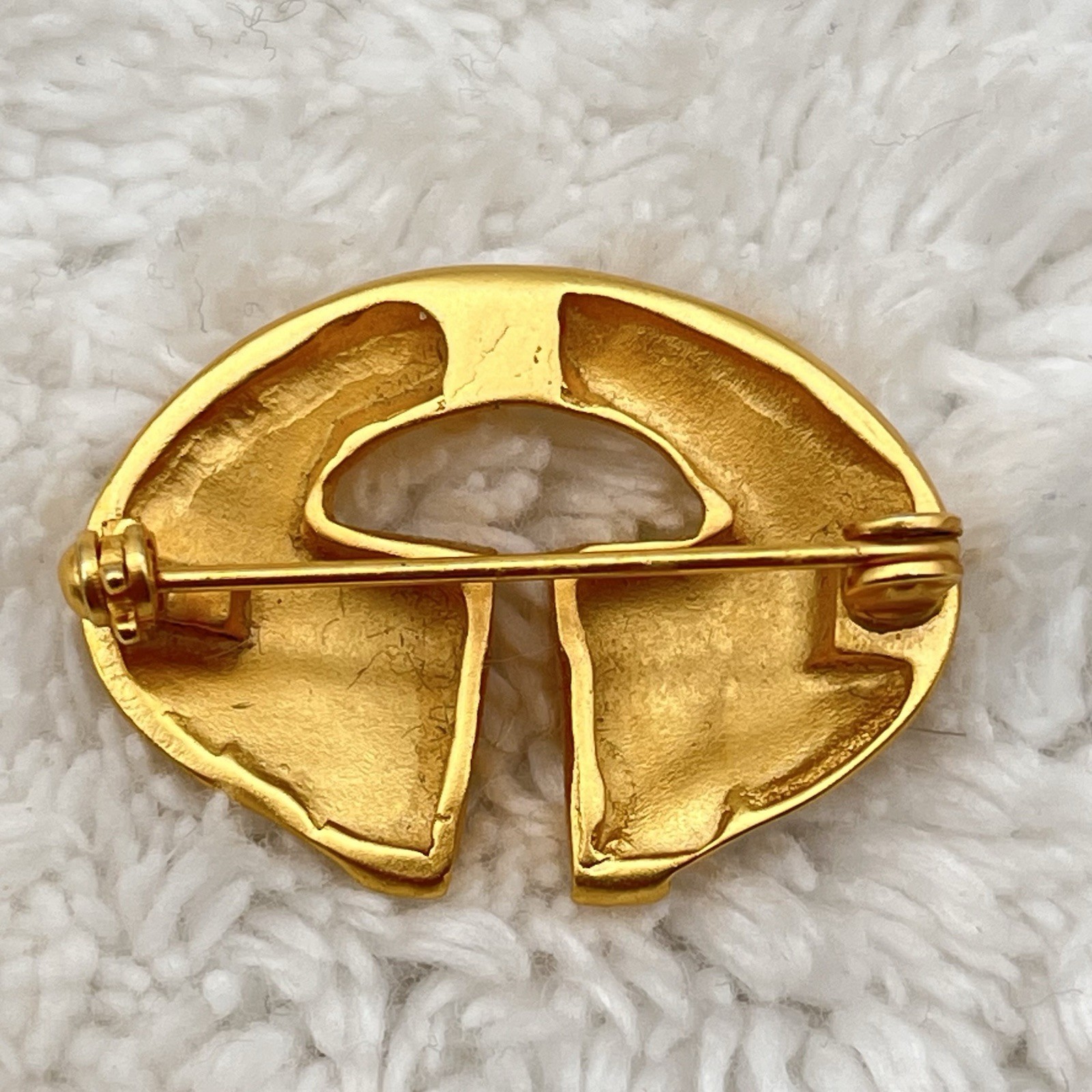Vintage Gold Tone Brooch Matte Finish Pre Columbian Style Bean Shape 1.25″