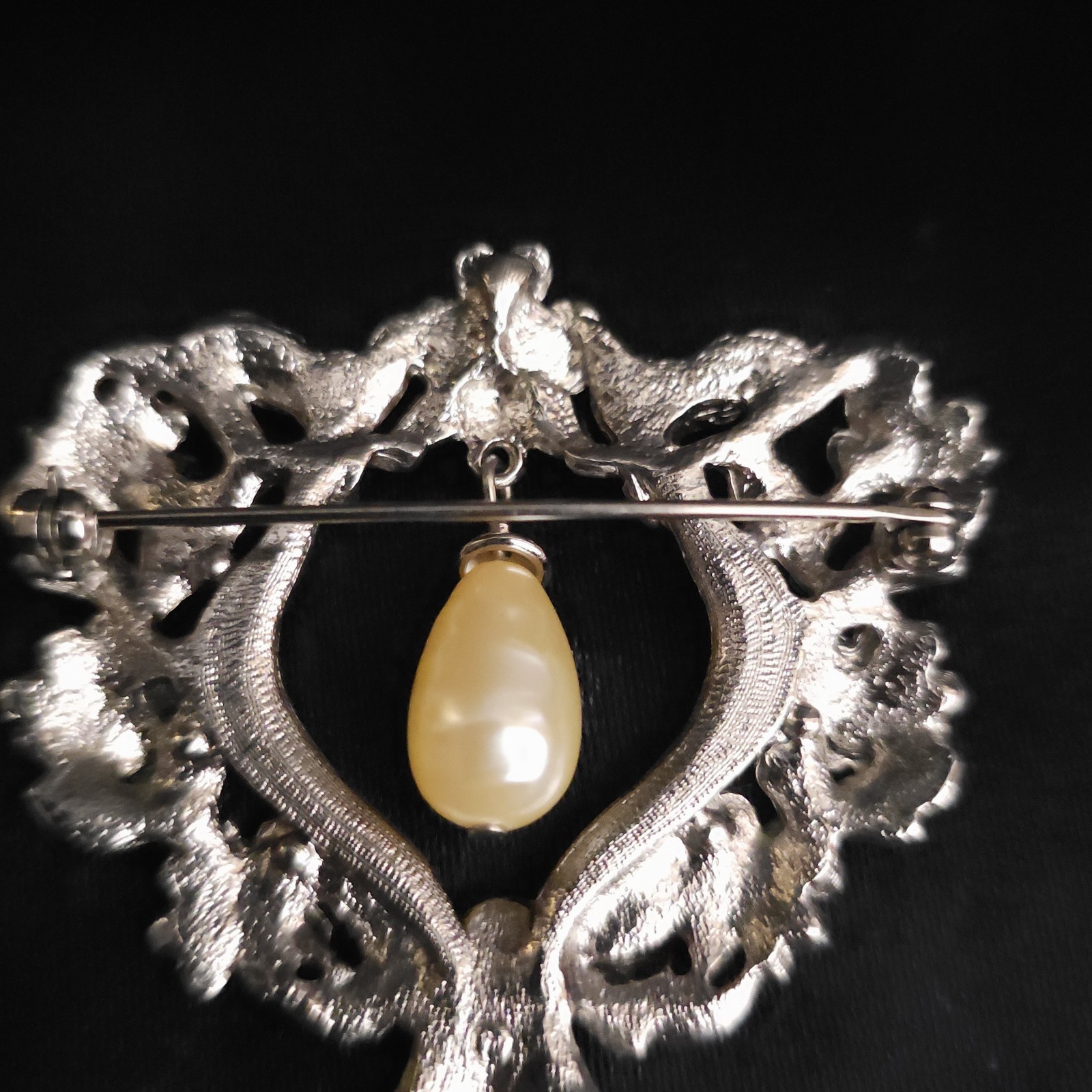 Vintage 1990s Teardrop Pearl Brooch Floral Heart Wreath Marcasite Victorian Goth