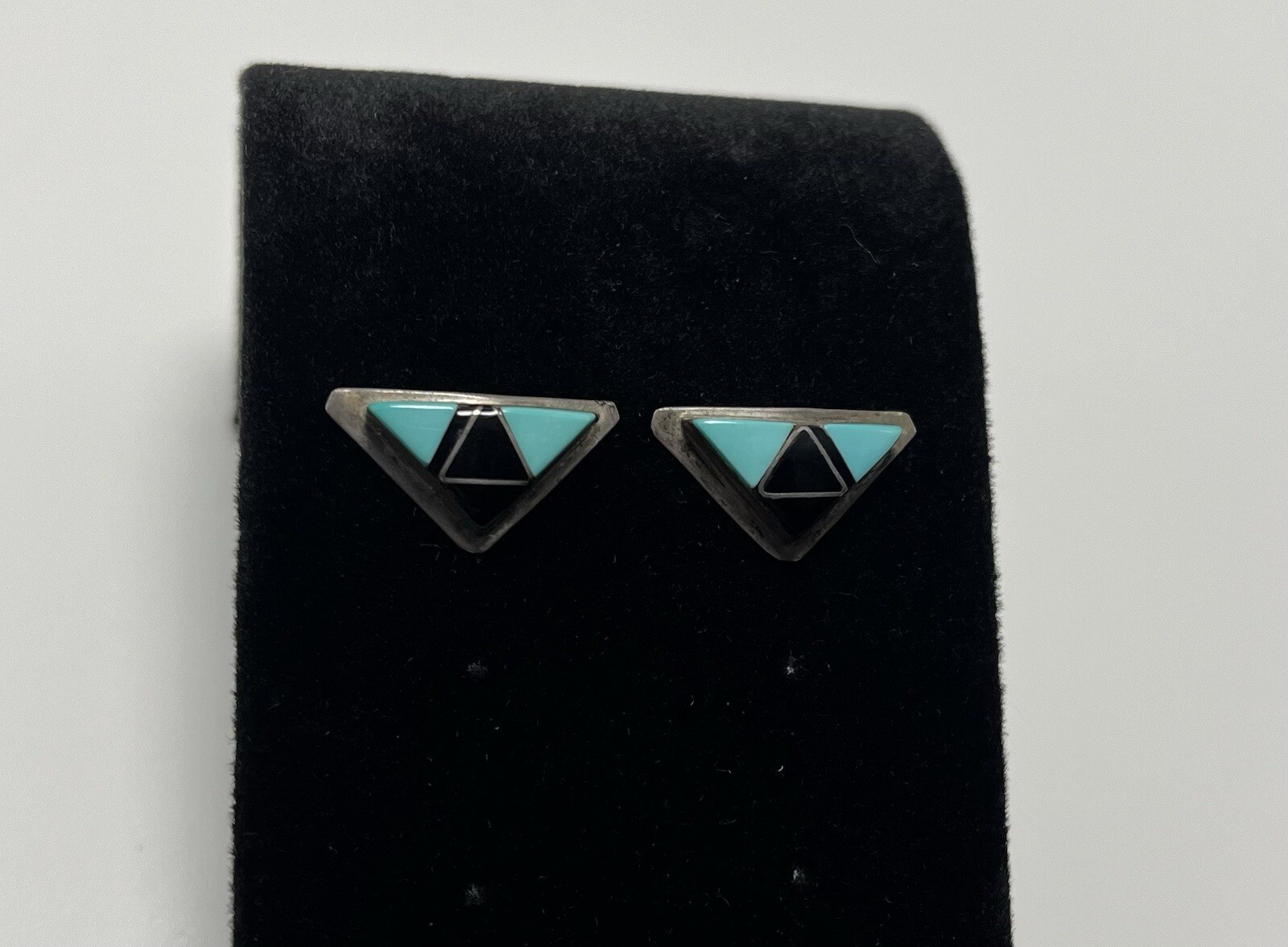 VINTAGE SOUTHWESTERN SINGED CW STERLING TURQUOISE ONYX