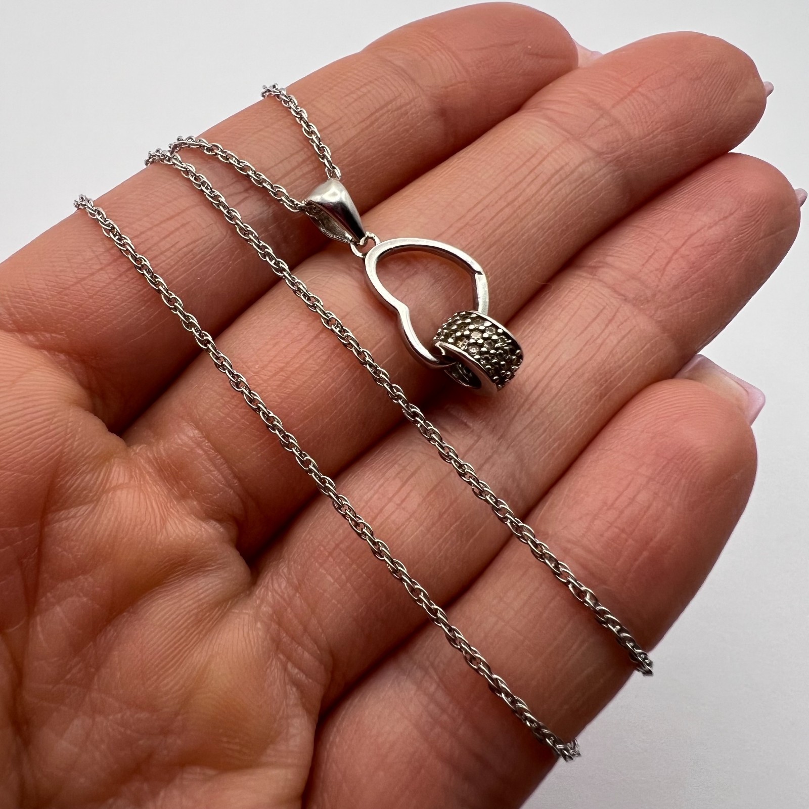 ​Vintage 925 Sterling Silver Heart Pendant with 45cm Chain – 3g Stamped – Elegan