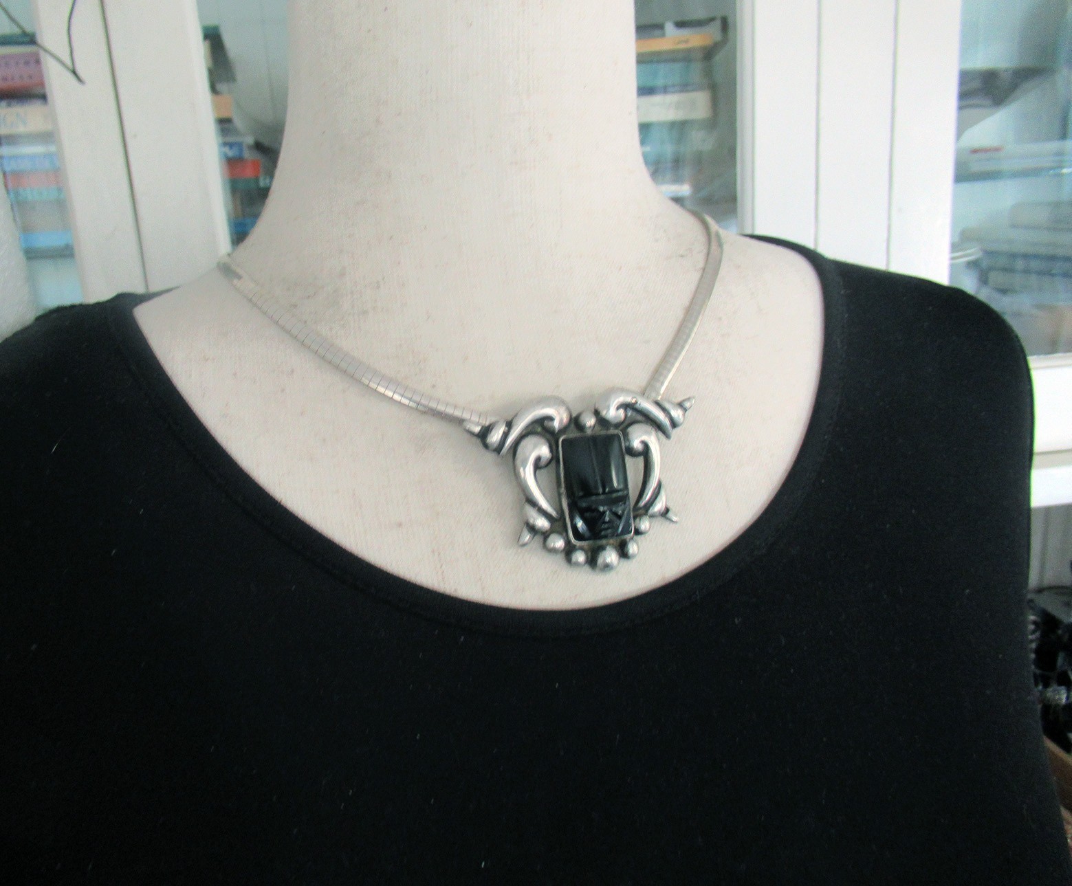 VINTAGE MEXICO STERLING PENDANT NECKLACE, 2 3/8 INCHES PENDANT, 16 INCHES CHAIN