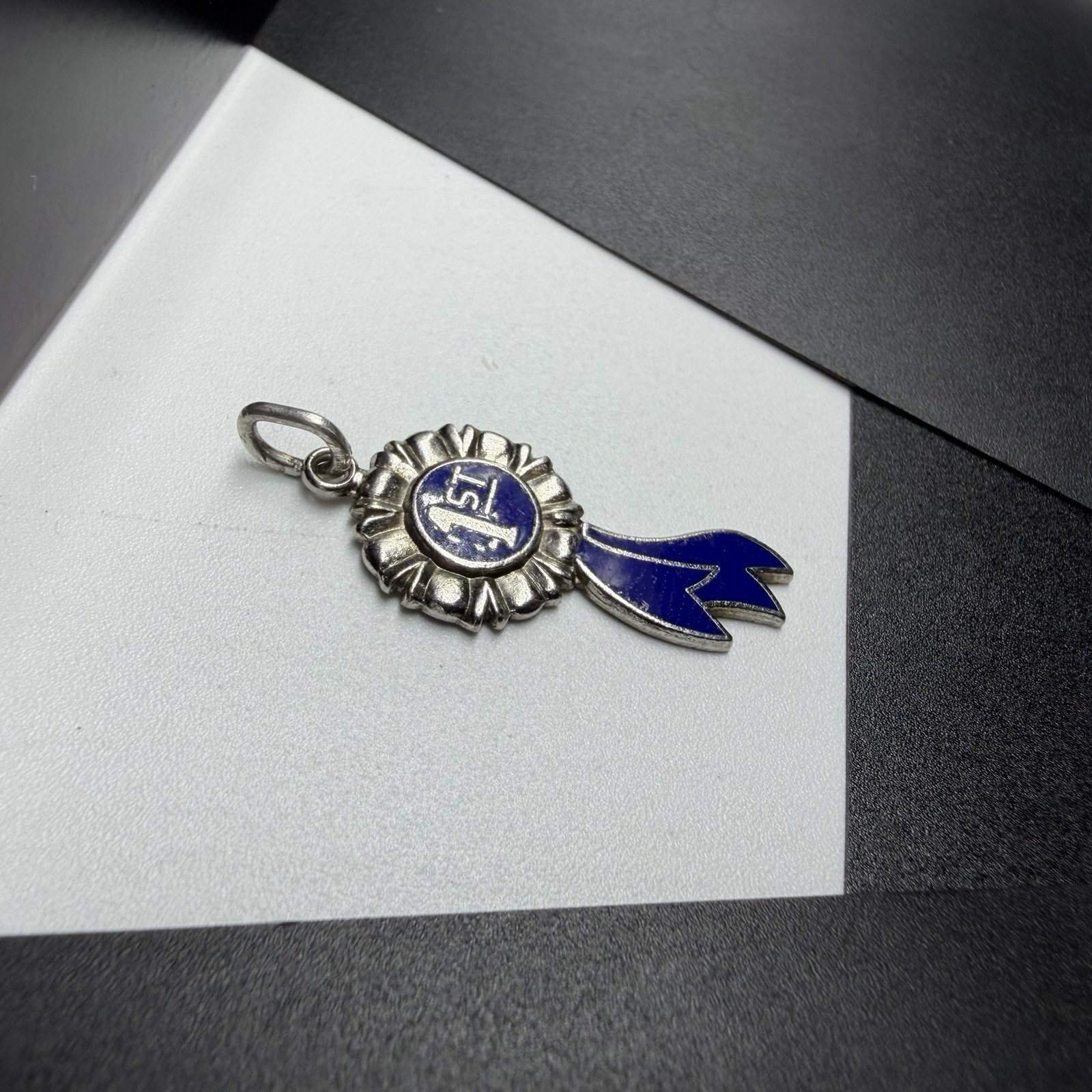 Vtg Wells Sterling Silver Enamel 1st Place Blue Ribbon Award 1.25″ Charm 2.1g