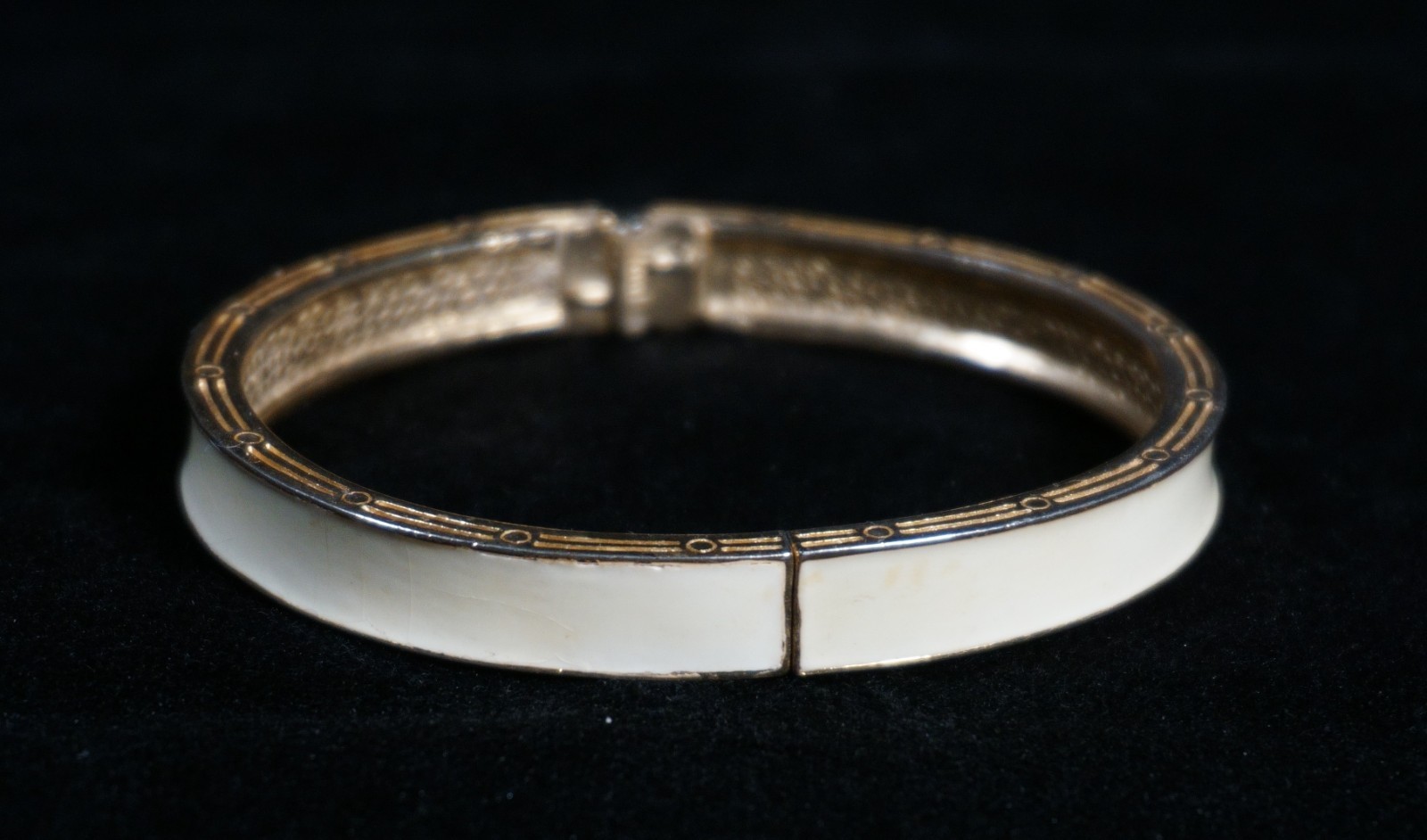 Vintage Ivory & Gold Enamel Bracelet Cuff Magnetic Hinged Bangle (CB6)