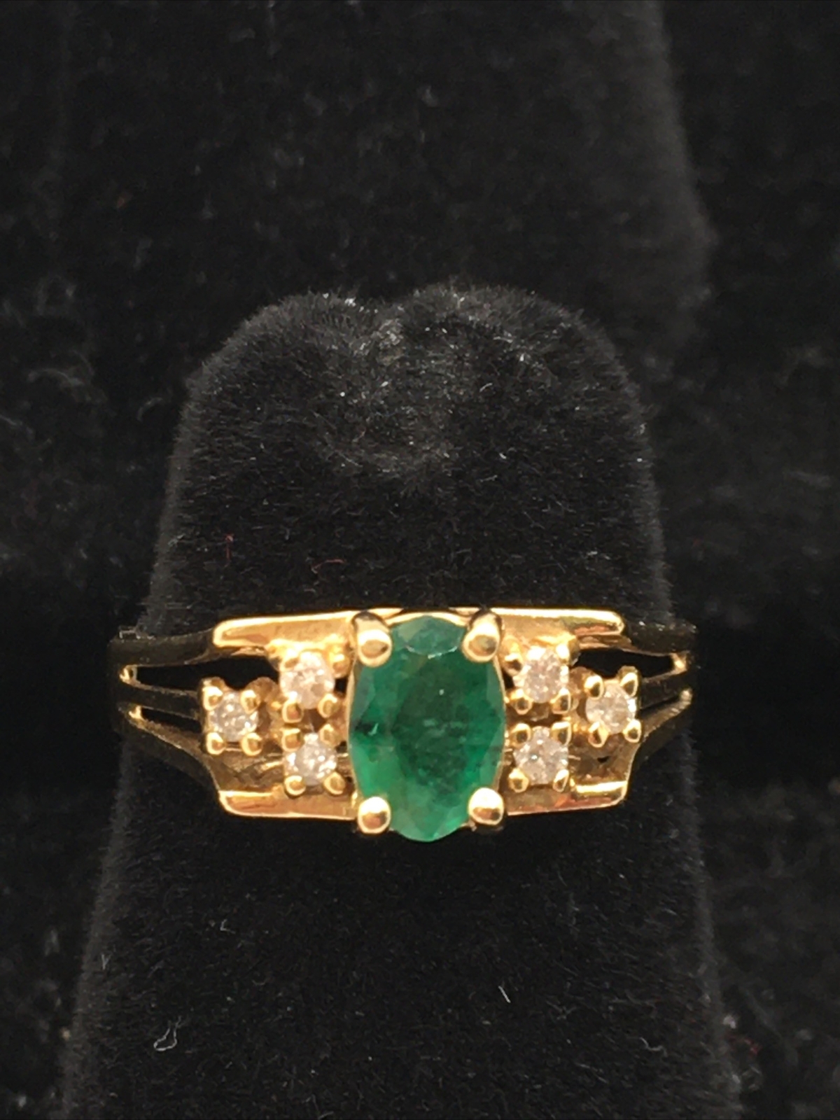 VINTAGE 14K Yellow Gold 0.31CTW Emerald & 0.05CTW Diamonds Handmade Ring 2.1gr.