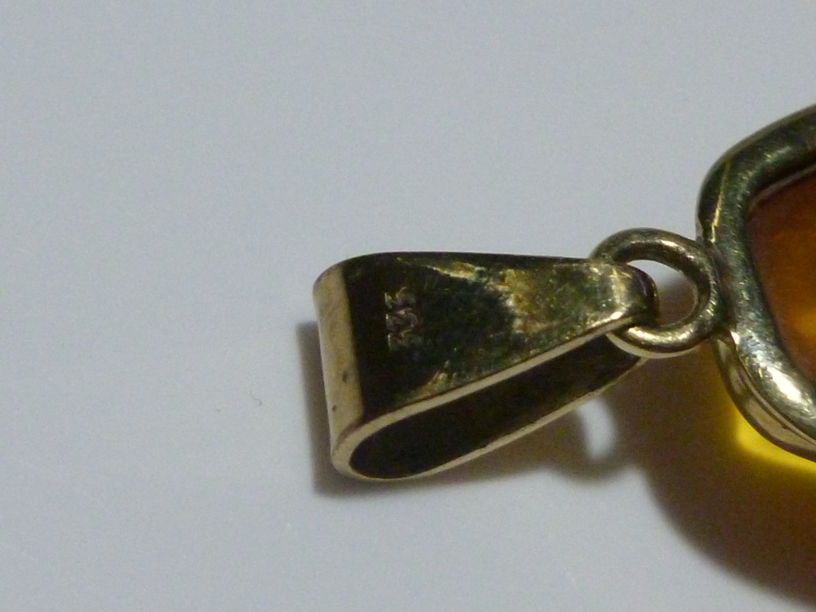 ANTIQUE OLD 333 8K GOLD HONEY AMBER BALTIC WOMENS ESTATE NECKLACE PENDANT
