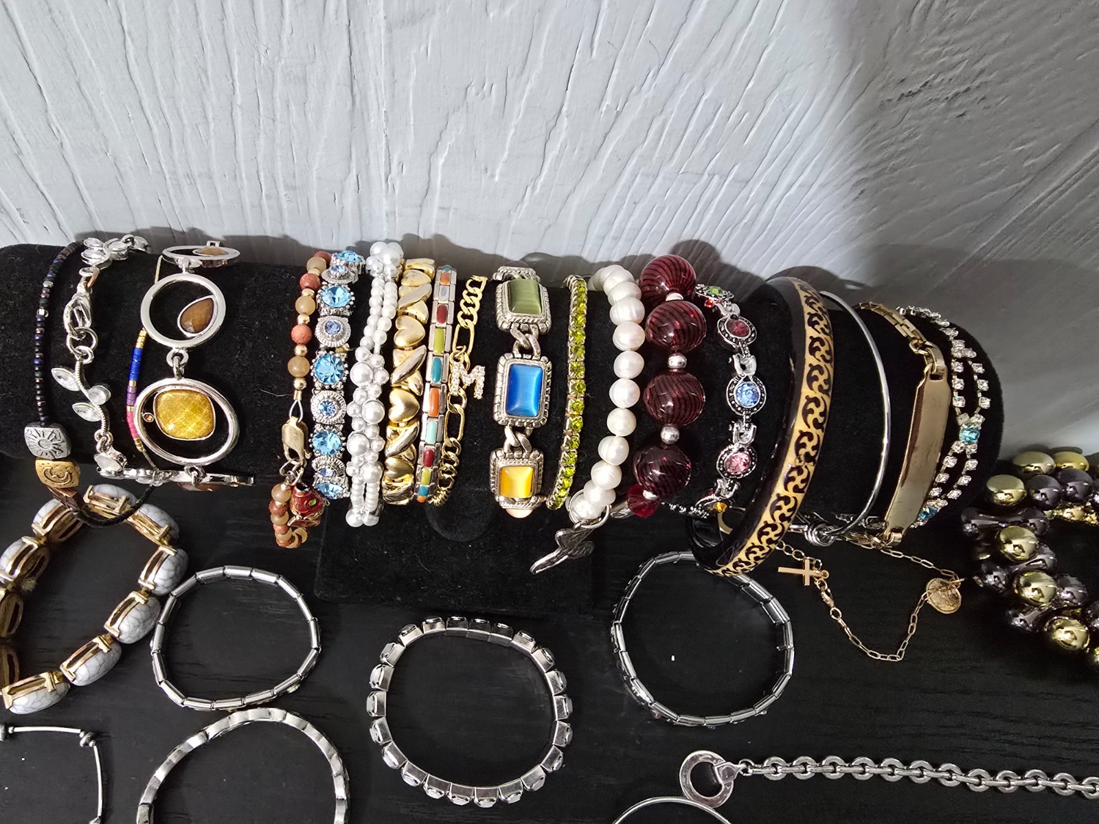 Gigantic Mixed metals material an color lot of 70+ braceletn, signed /unsigned