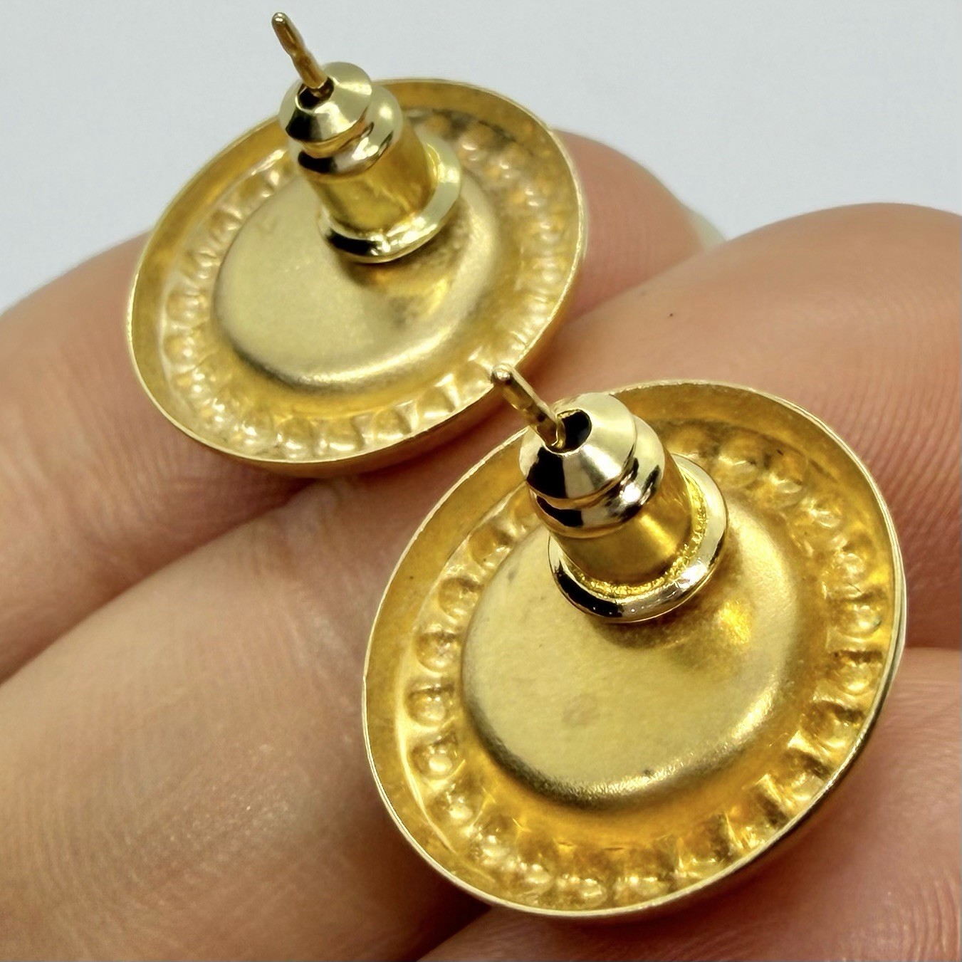 Vtg Petite Jelly Green Gripoix Glass Cabochon Goldtone Stud Earrings Post Round