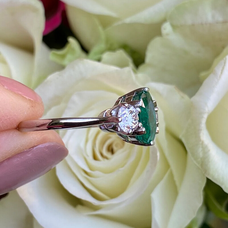 2.8Ctw Green Oval Three Stone Simulated Diamond Art Deco Wedding 925 Silver Ring