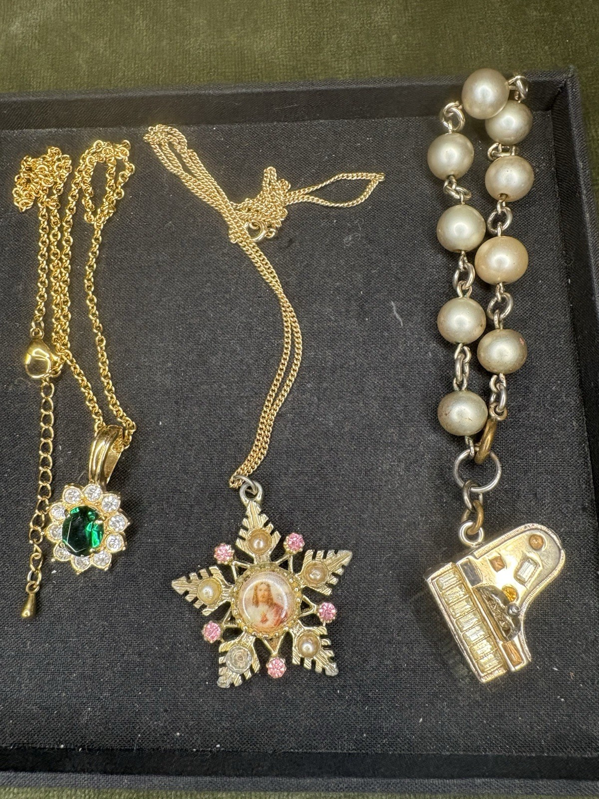 Large Lot Vintage Jewlery Over 180 Items 70+ signed Peices Monet Trifari Etc