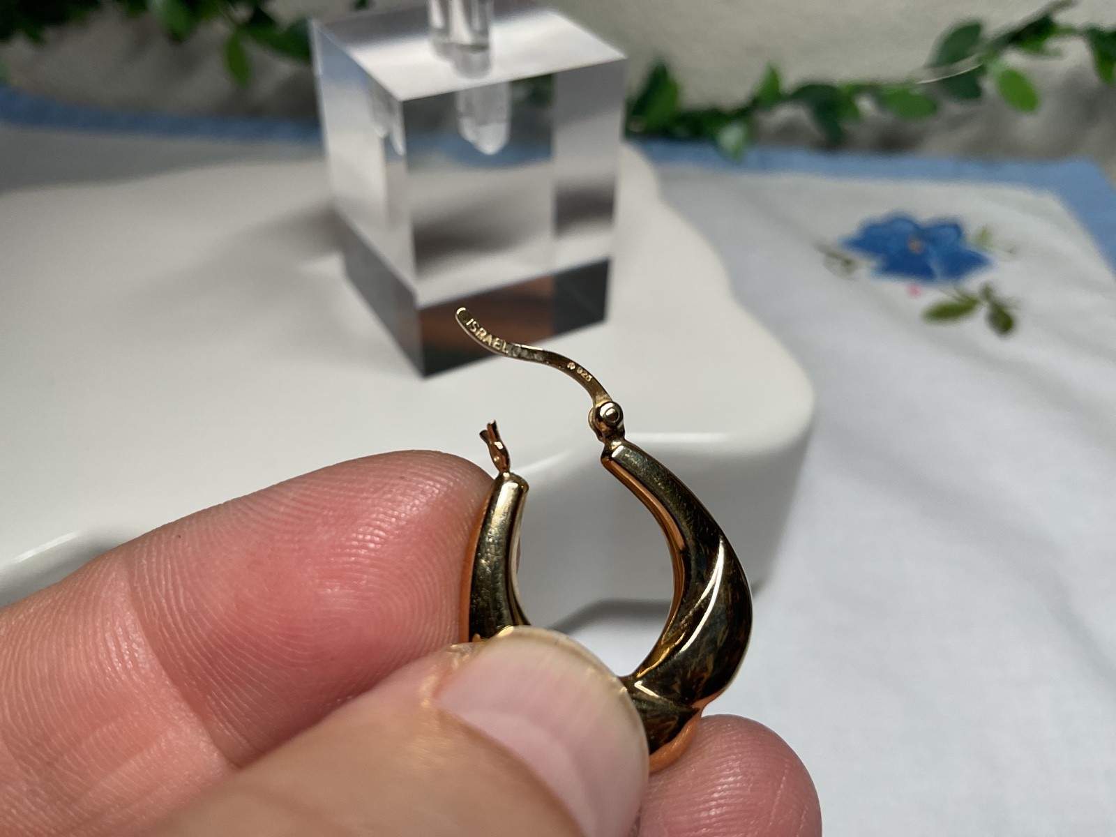 Vintage ribbon swirl earrings marked 925 and Israel marked on it as well