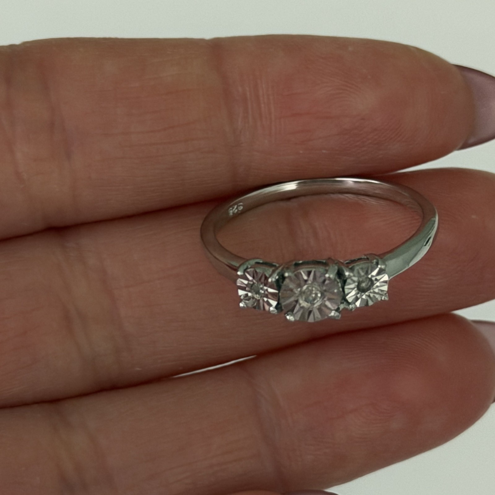 Vintage 925 Sterling Silver Genuine Diamond 3 Stone Accents Ring Size 8