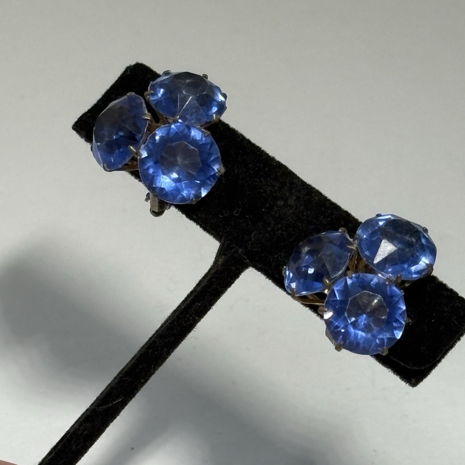 Vintage 40s BA Ballou Blue Rhinestone Cluster Earrings Prong Set Clip 3 Stones