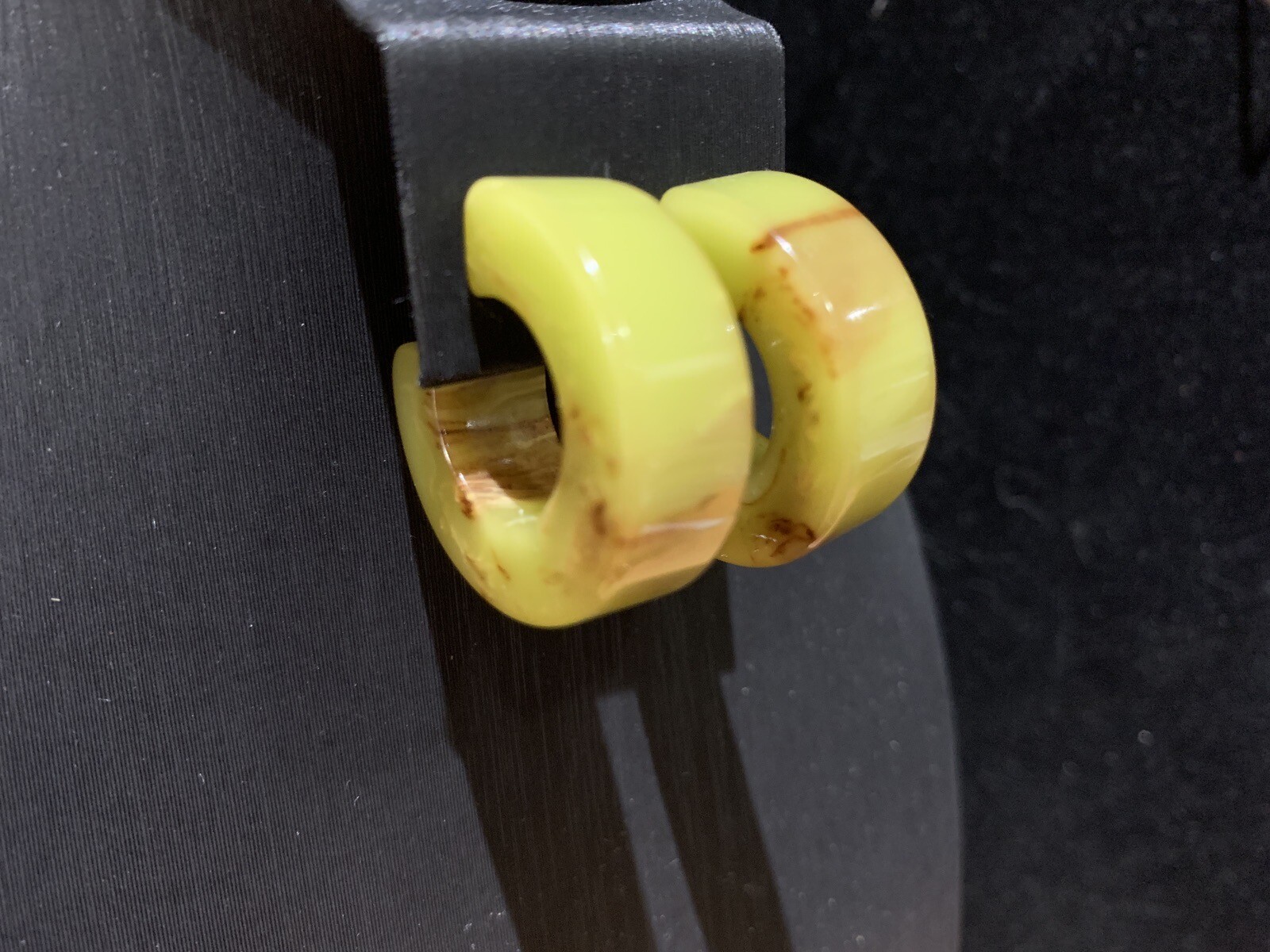 Vintage Marbled Yellow Bakelite Hoop Earrings, Chunky 1 1/2“ Across