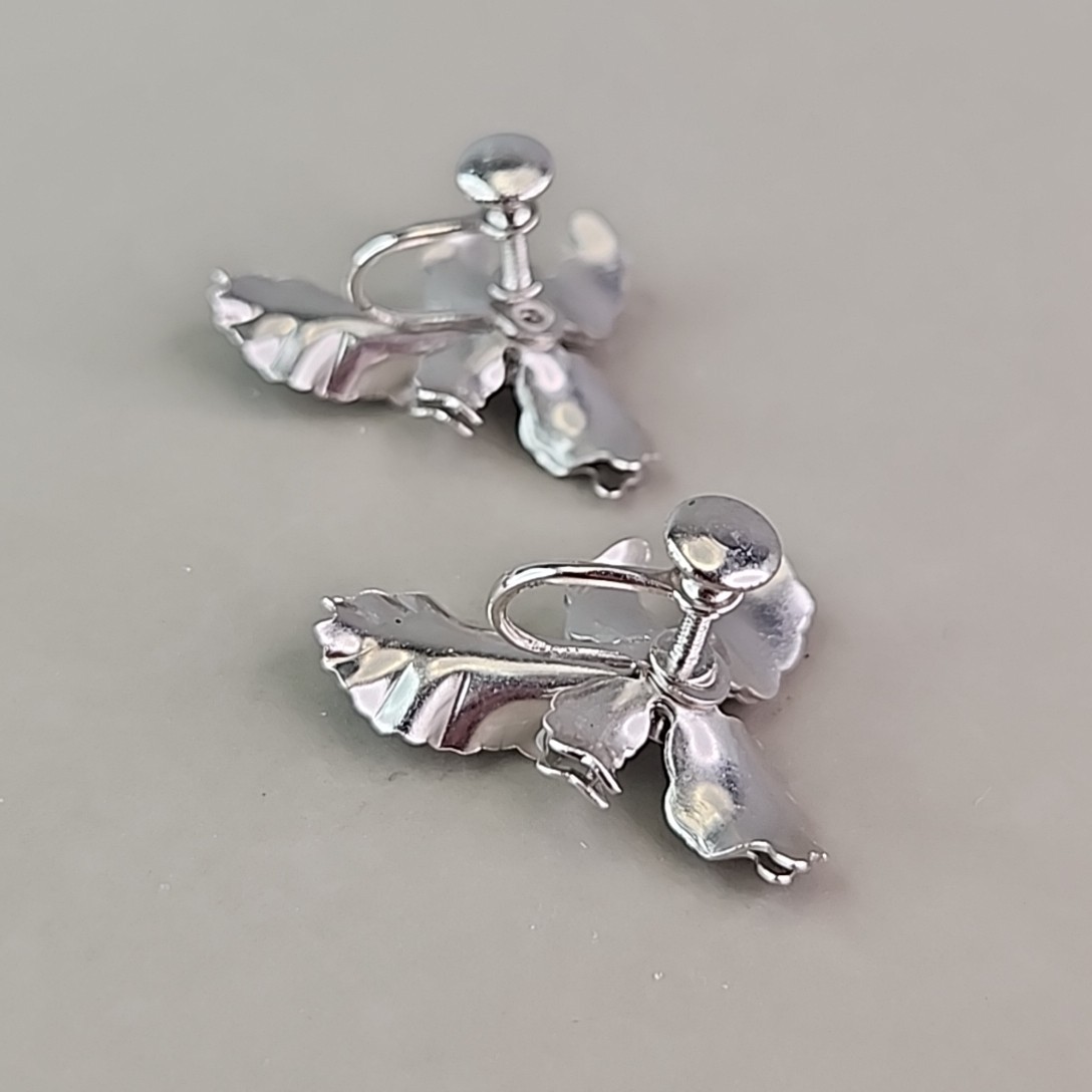 Vintage Flower Screw Back Earrings Orchid Purple Rhinestone Silver Tone 1″