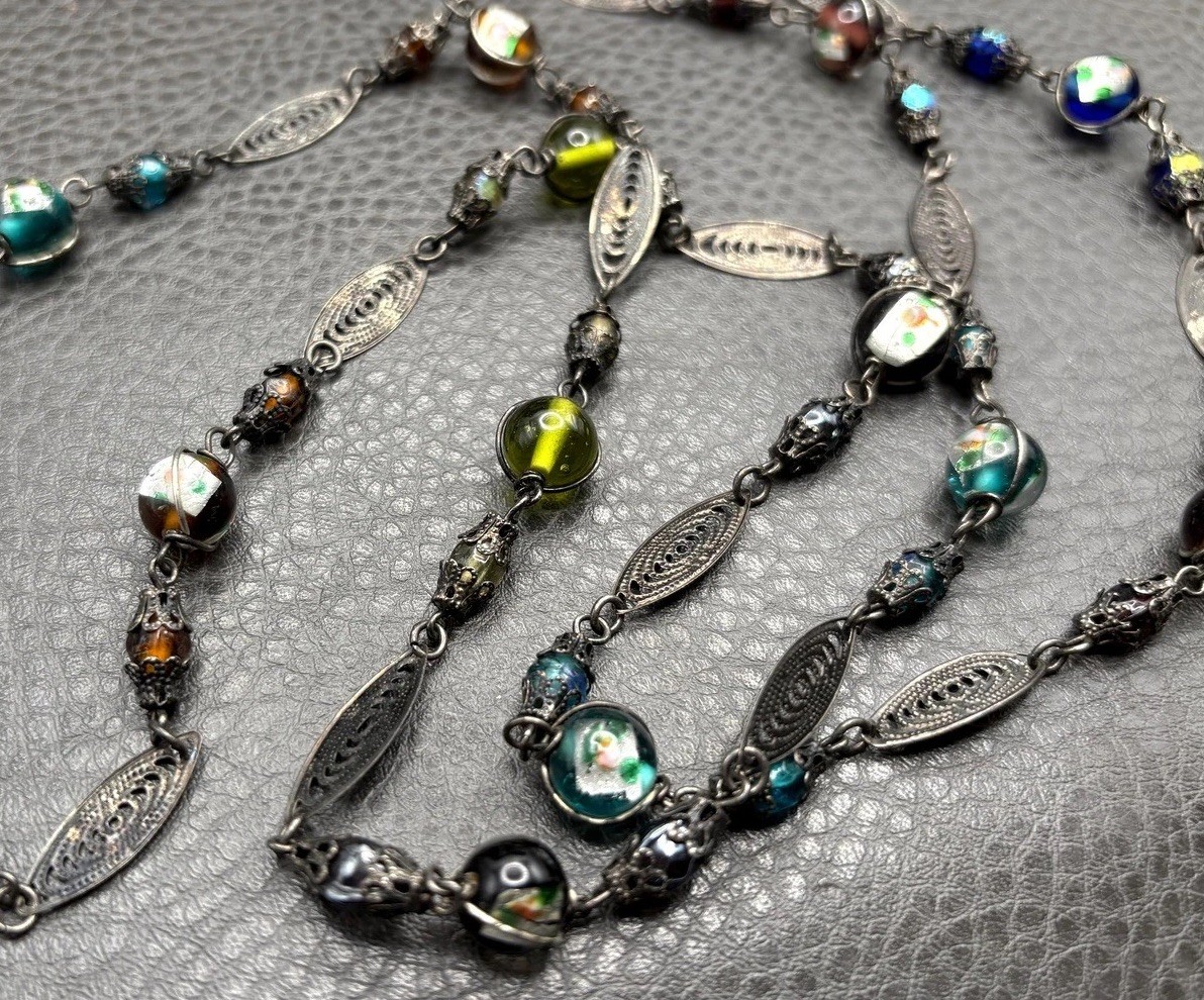 Vintage Spun Silver Venetian Foil Glass Bead Silver Tone Chain Necklace 42″