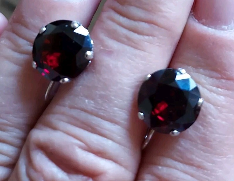 Vintage Large BDA 10 k gold screw back Mozambique garnet earrings