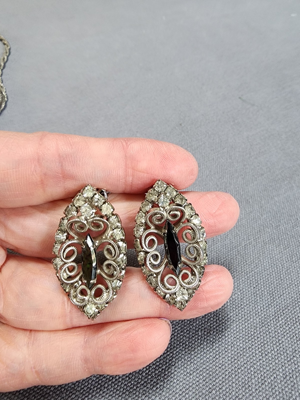 Juliana DeLizza Elster Hematite Necklace And Earrings Silvertone Filigree Mesh