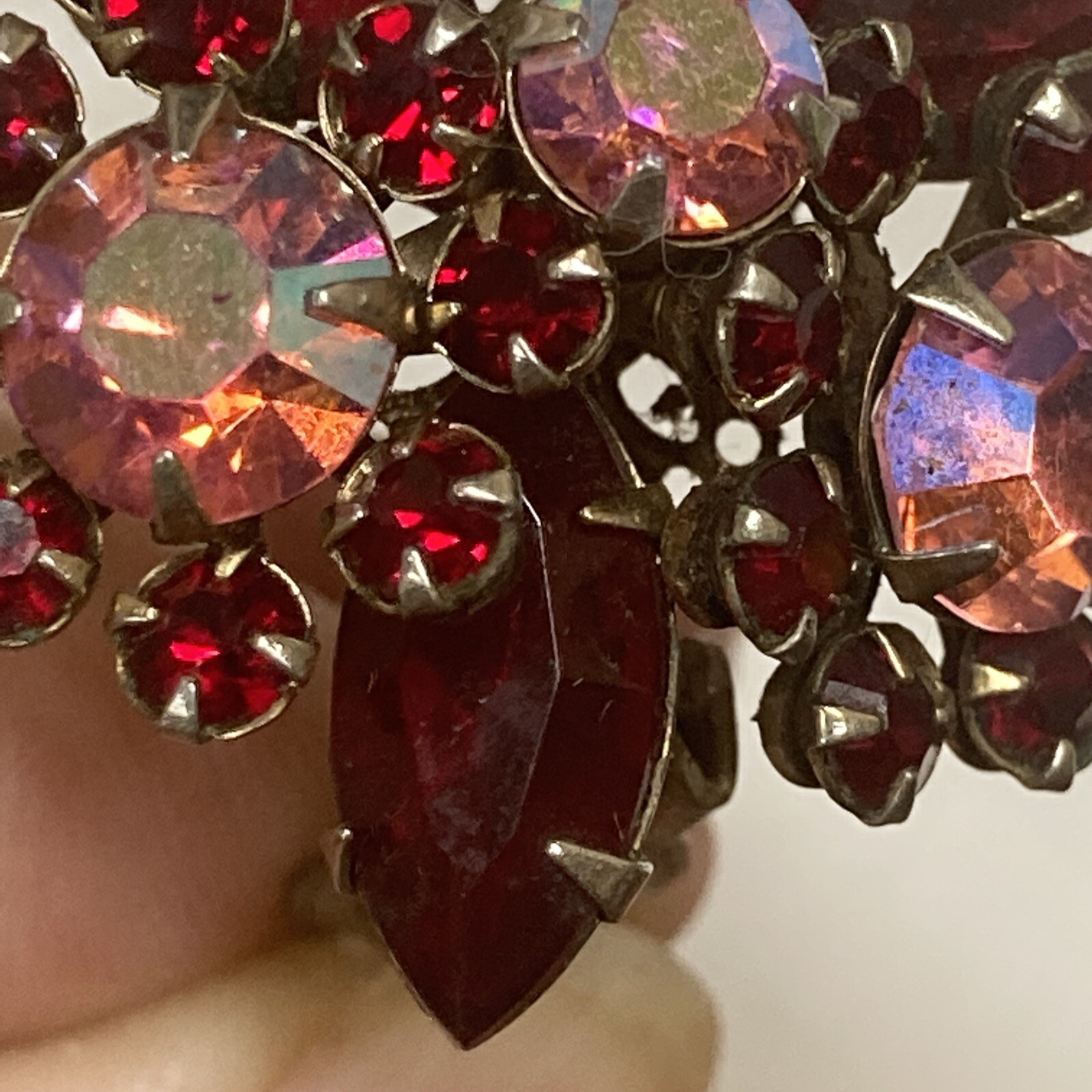 Aurora Borealis Rhinestone Brilliant pinks & burgandies Clip-on Earrings wine Vr