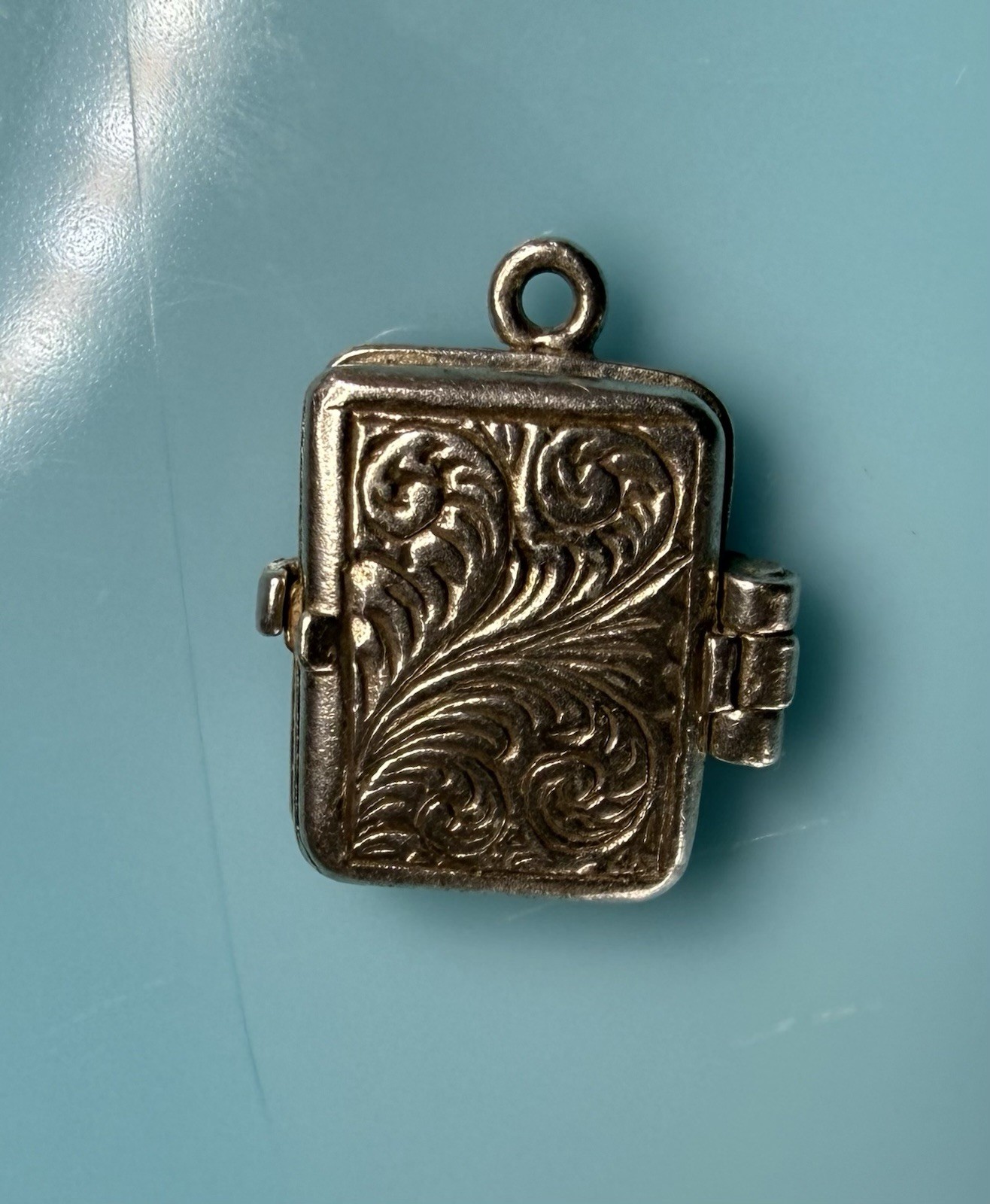 Vintage Cigarette Case Charm Opens Sterling Silver Fancy Scroll Top Nuvo 3.4g