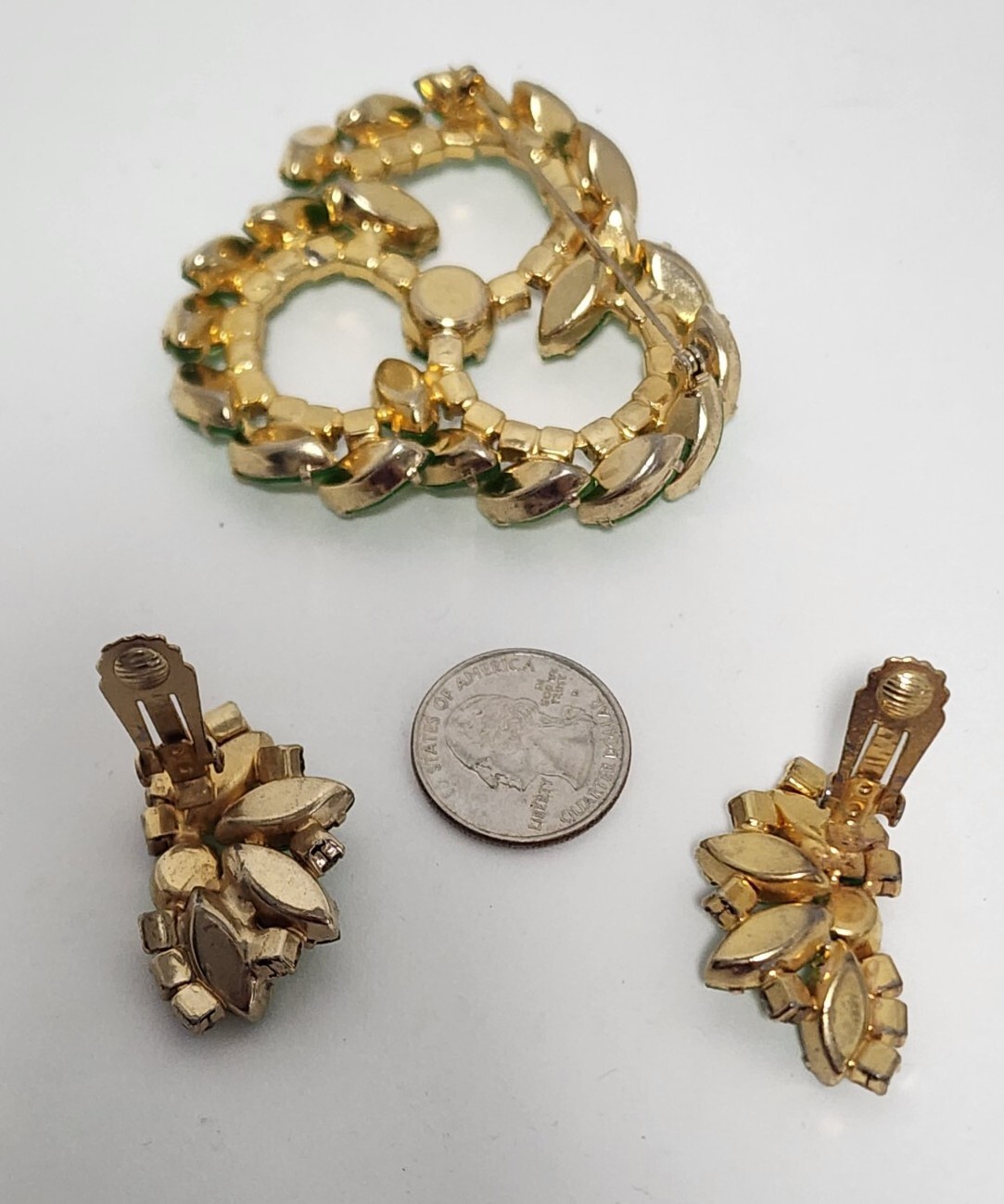 Vtg Estate Parure Lime Green AB Pin 2.5″ Brooch & Earring Set Gold Tone Backing