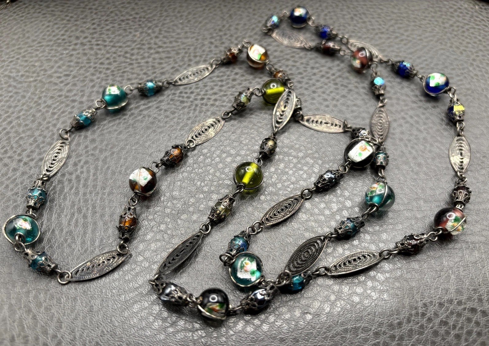 Vintage Spun Silver Venetian Foil Glass Bead Silver Tone Chain Necklace 42″