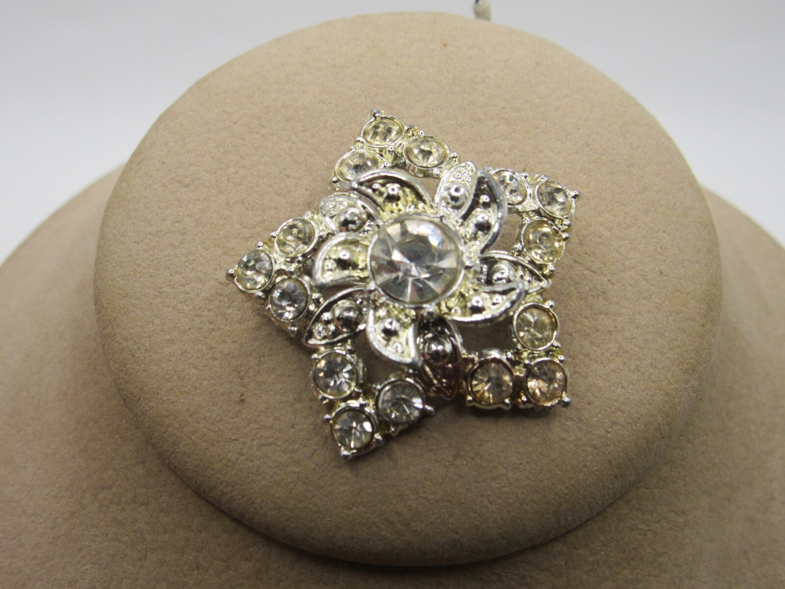 Vintage Clear Rhinestone Star Pin silver tone 1 1/2″ across
