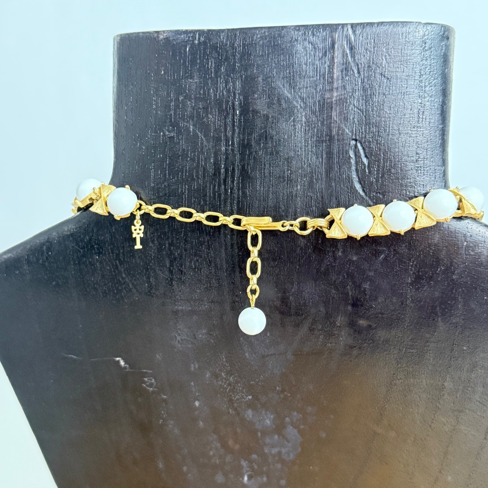 Vintage 1950s-60s Gold Tone Trifari Ribbon Bow Lucite/ Acrylic Choker Necklace