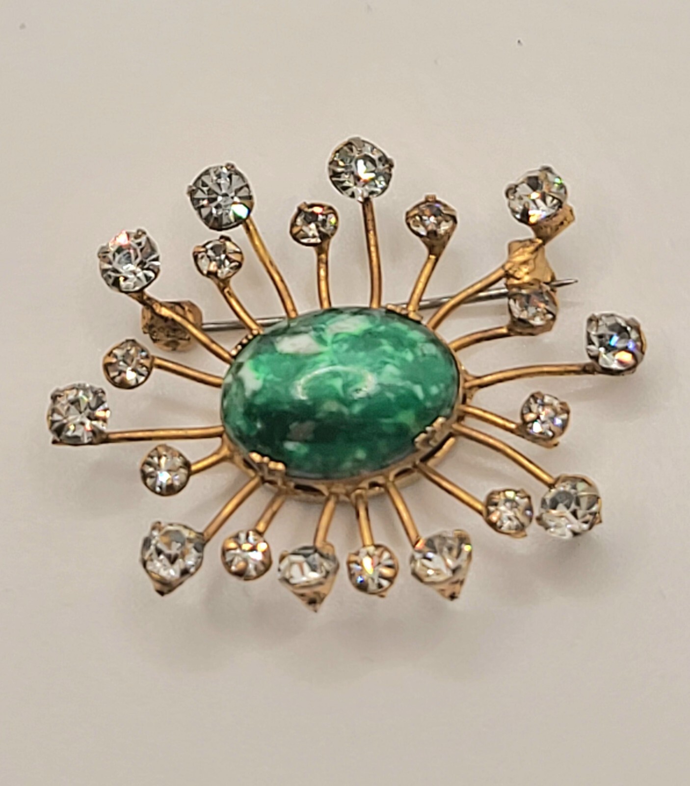 Vtg Gold Tone Green Stone Rhinestones Sunburst Brooch 1.5″×2″