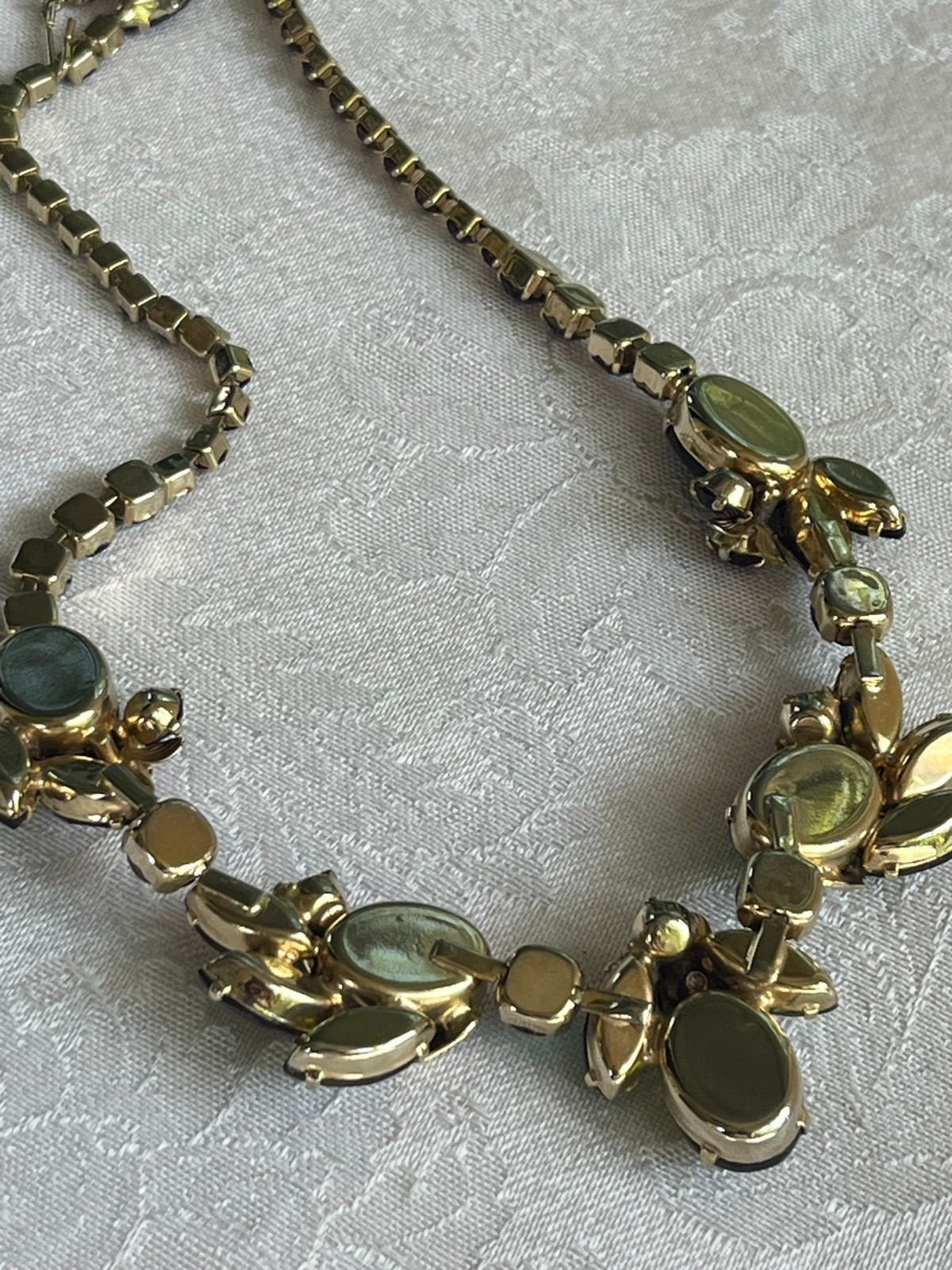 Beautiful Vintage Weiss Heliotrope Cabochons Necklace Gold-tone Accents Exc 17.5