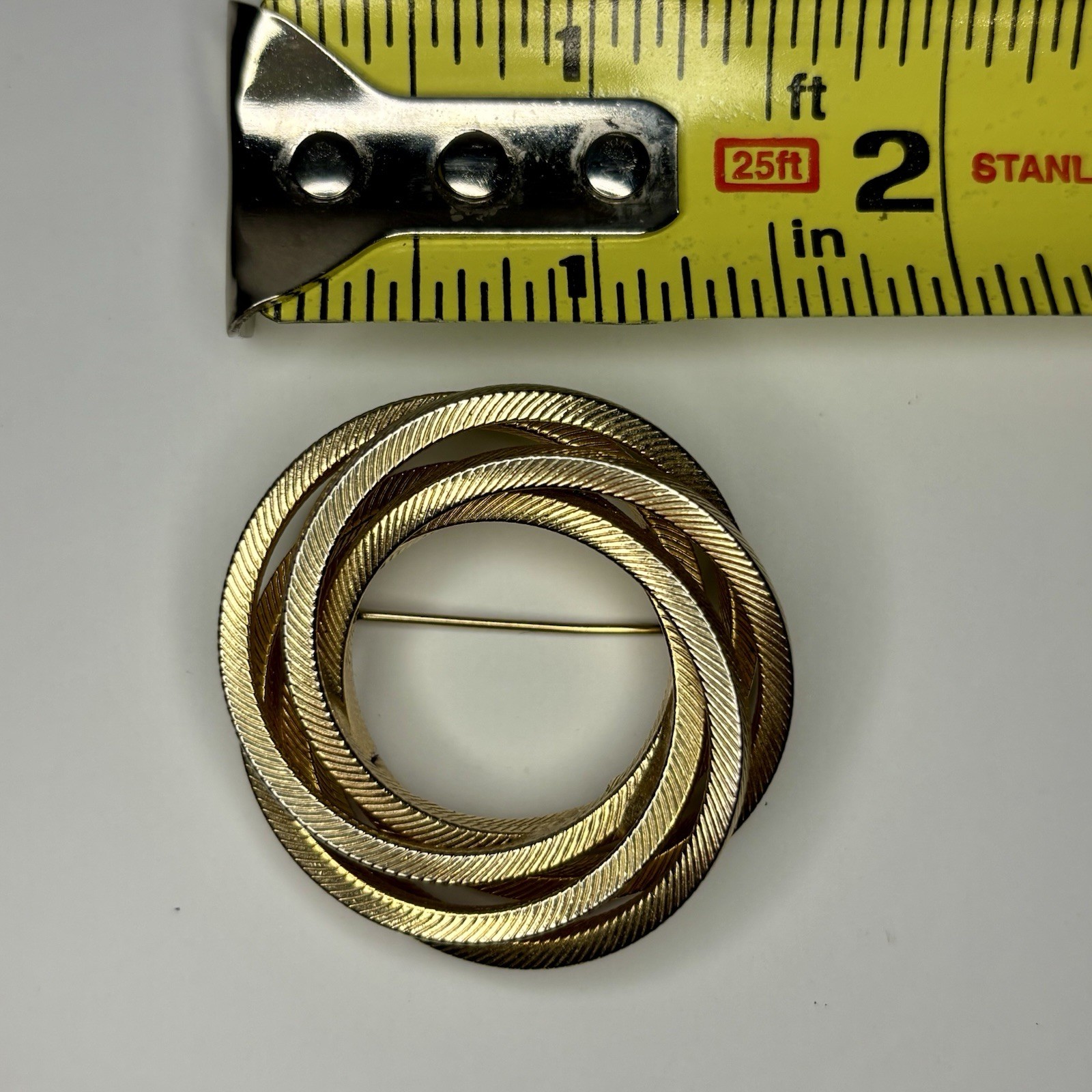Vintage Gold Tone Textured Triple Swirl Circle Brooch Pin – Costume Jewelry